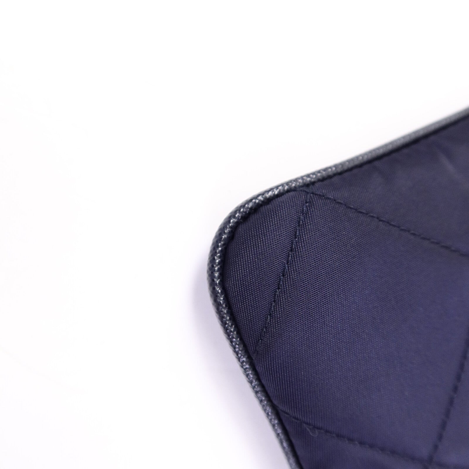 PRADA 尼龍Quilted Re-Nylon Pouch鏈帶肩背袋