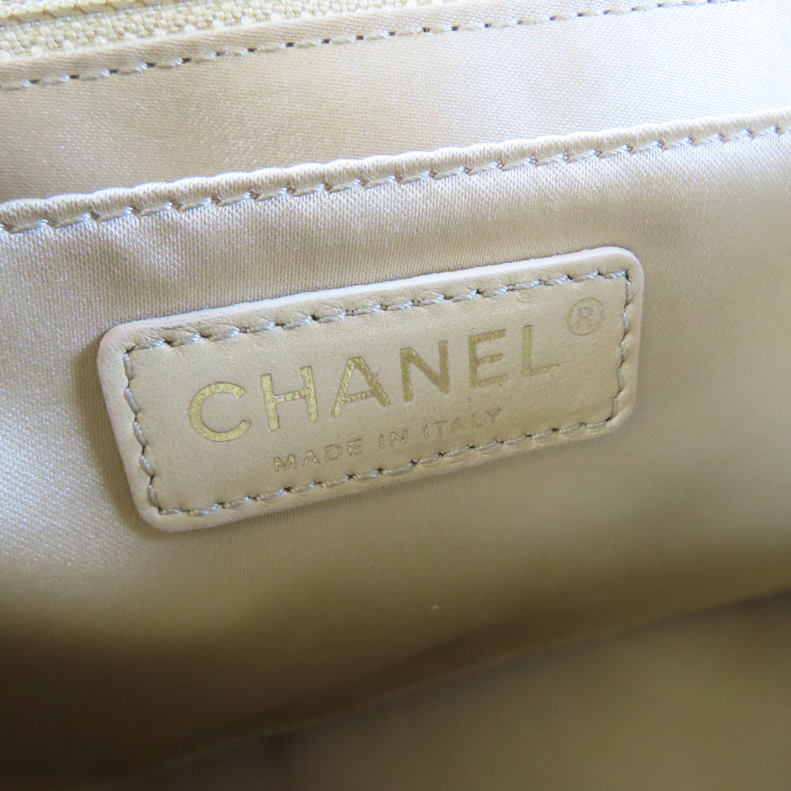 CHANEL **【激減優惠】菱格麻質Chain Shoulder金扣鏈帶肩背袋米色