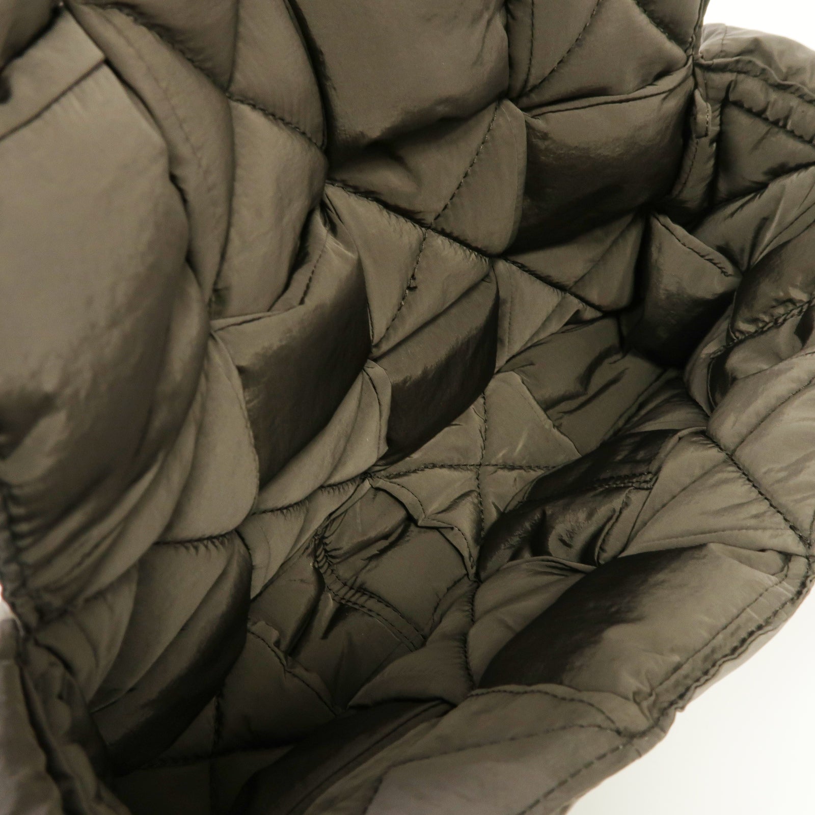 BOTTEGA VENETA 尼龍Padded Tech Cassette銀扣肩背袋灰色