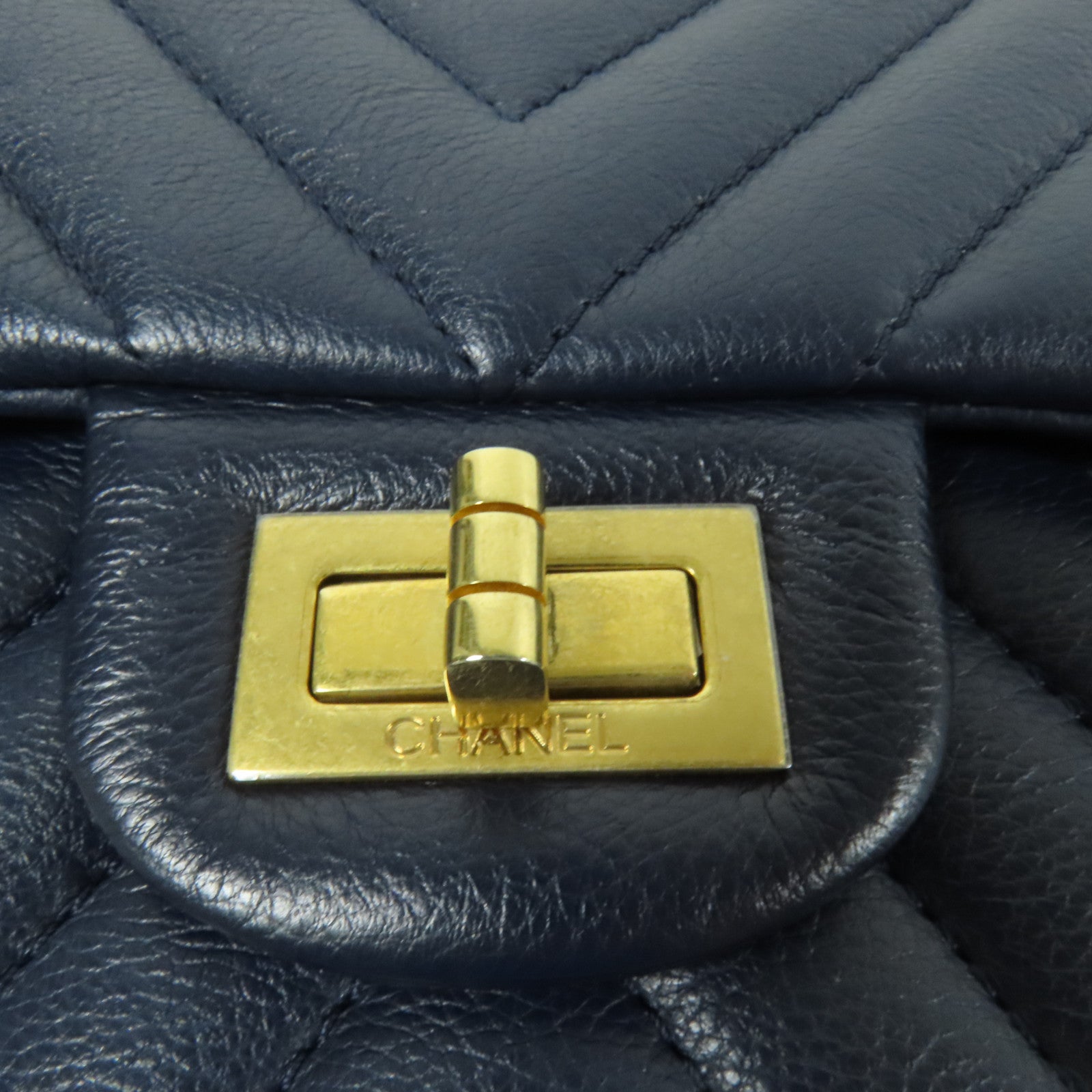 CHANEL 牛皮皮革2.55金扣鏈帶肩背袋