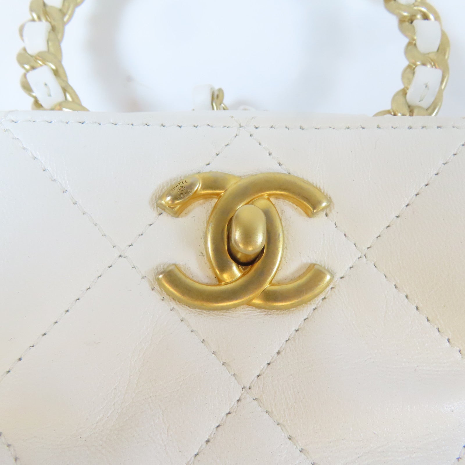 CHANEL 【激減優惠】菱格羊皮皮革In the Loop Backpack金扣背包白色