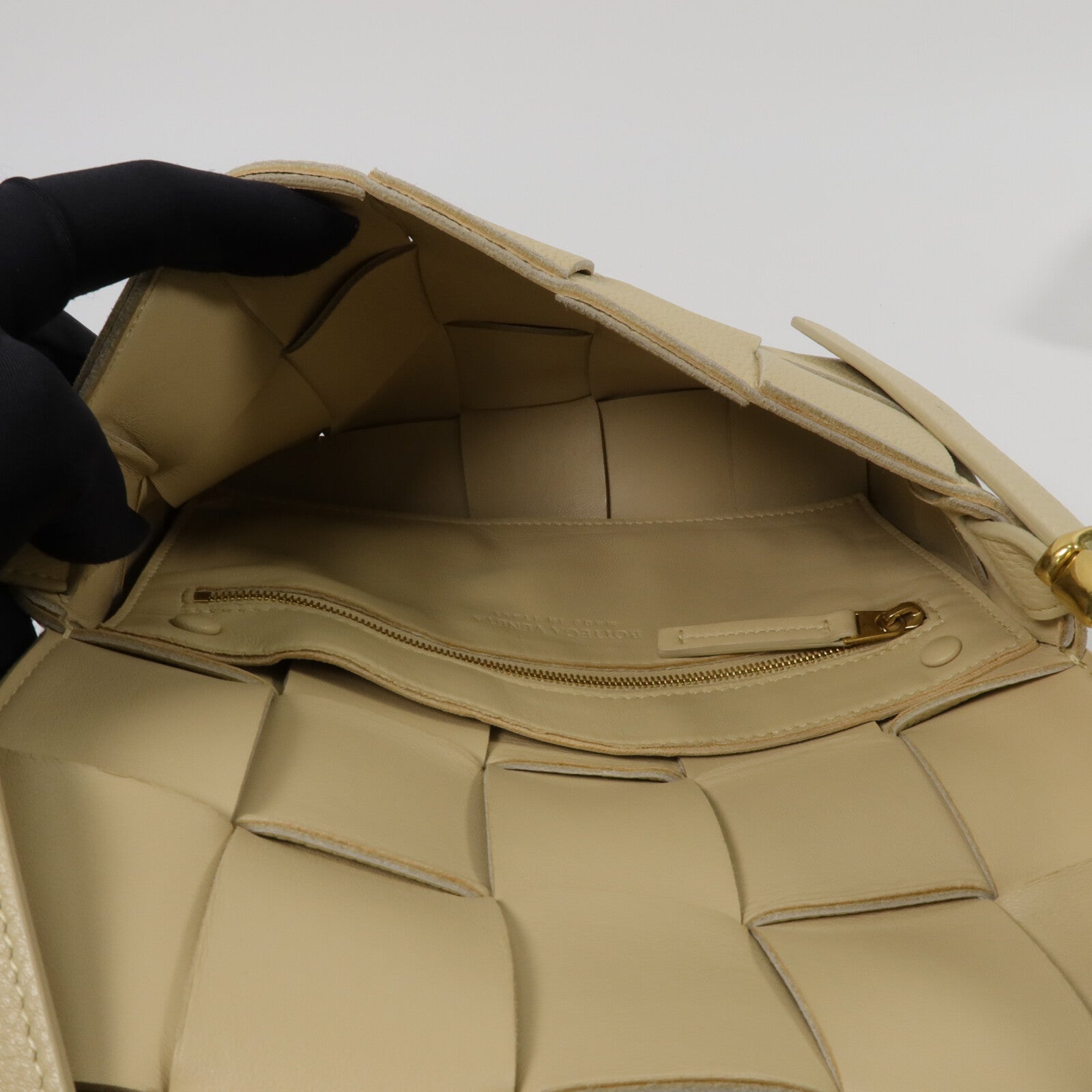 BOTTEGA VENETA 牛皮皮革Cassette Bag肩背袋