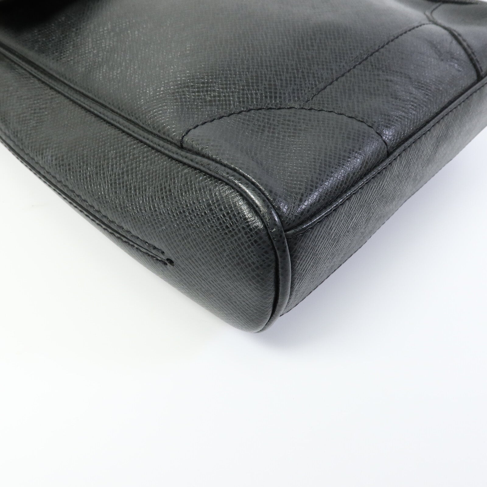 LOUIS VUITTON Taiga Taiga Luka肩背袋