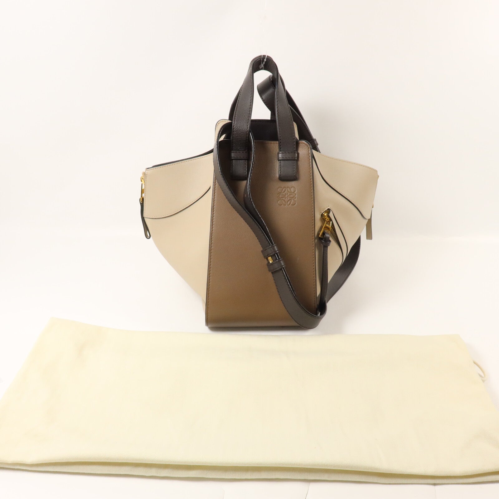 LOEWE 牛皮皮革Hammock Medium手挽肩背兩用袋