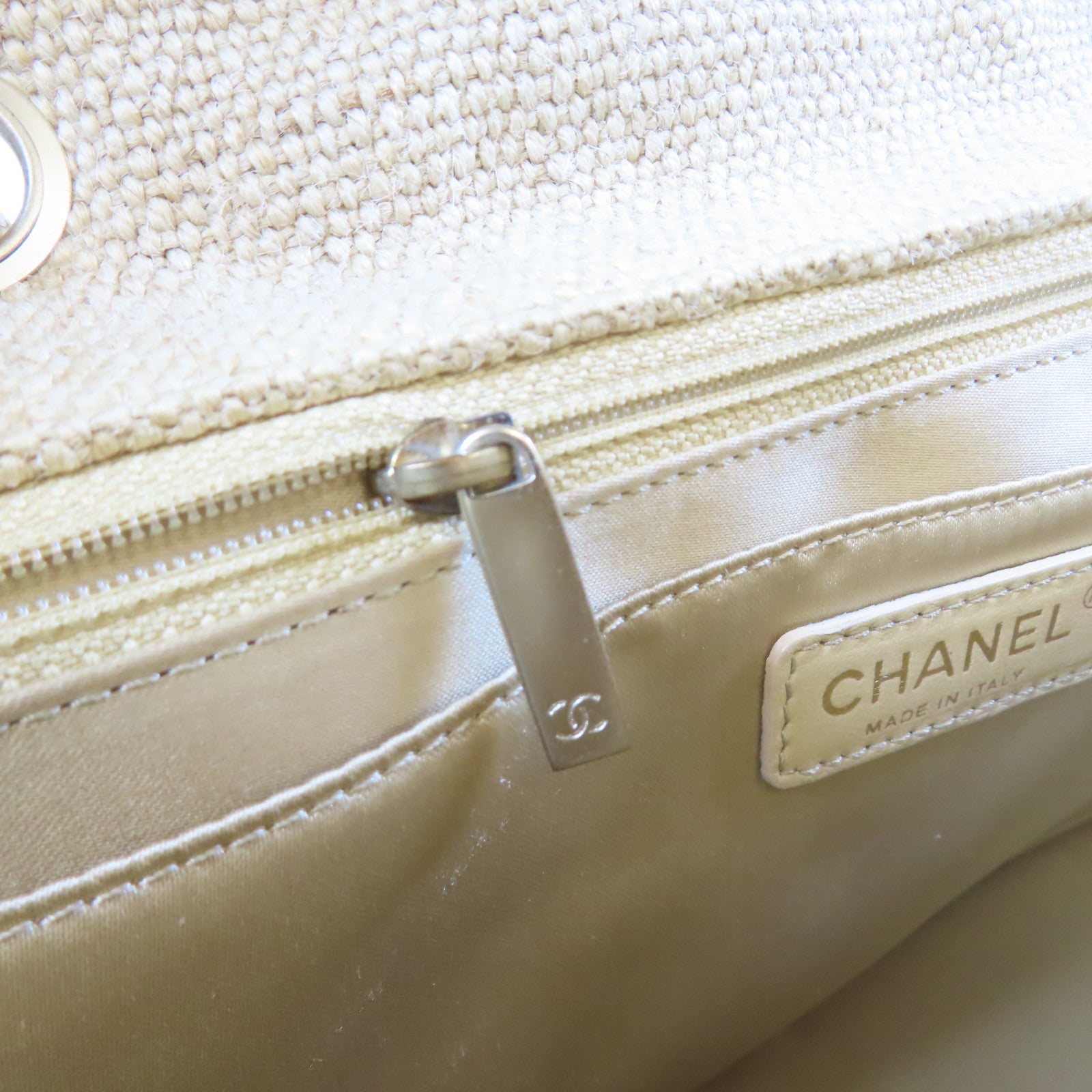 CHANEL **【激減優惠】菱格麻質Chain Shoulder金扣鏈帶肩背袋米色