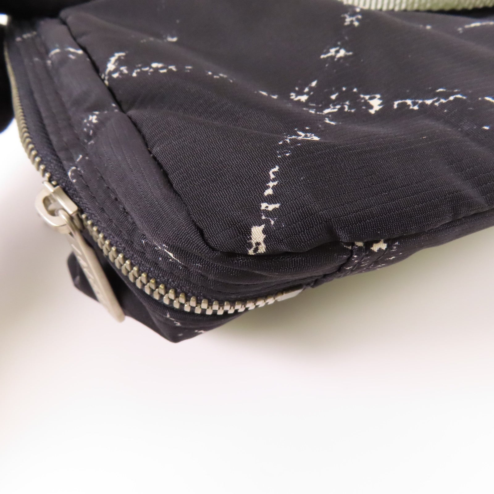 CHANEL 尼龍Travel Line銀扣手挽袋