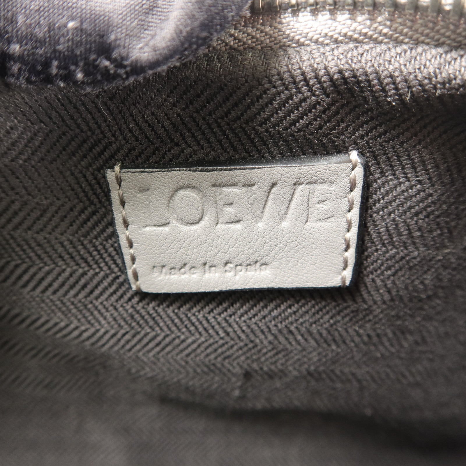 LOEWE 牛皮皮革Anton Sling肩背袋