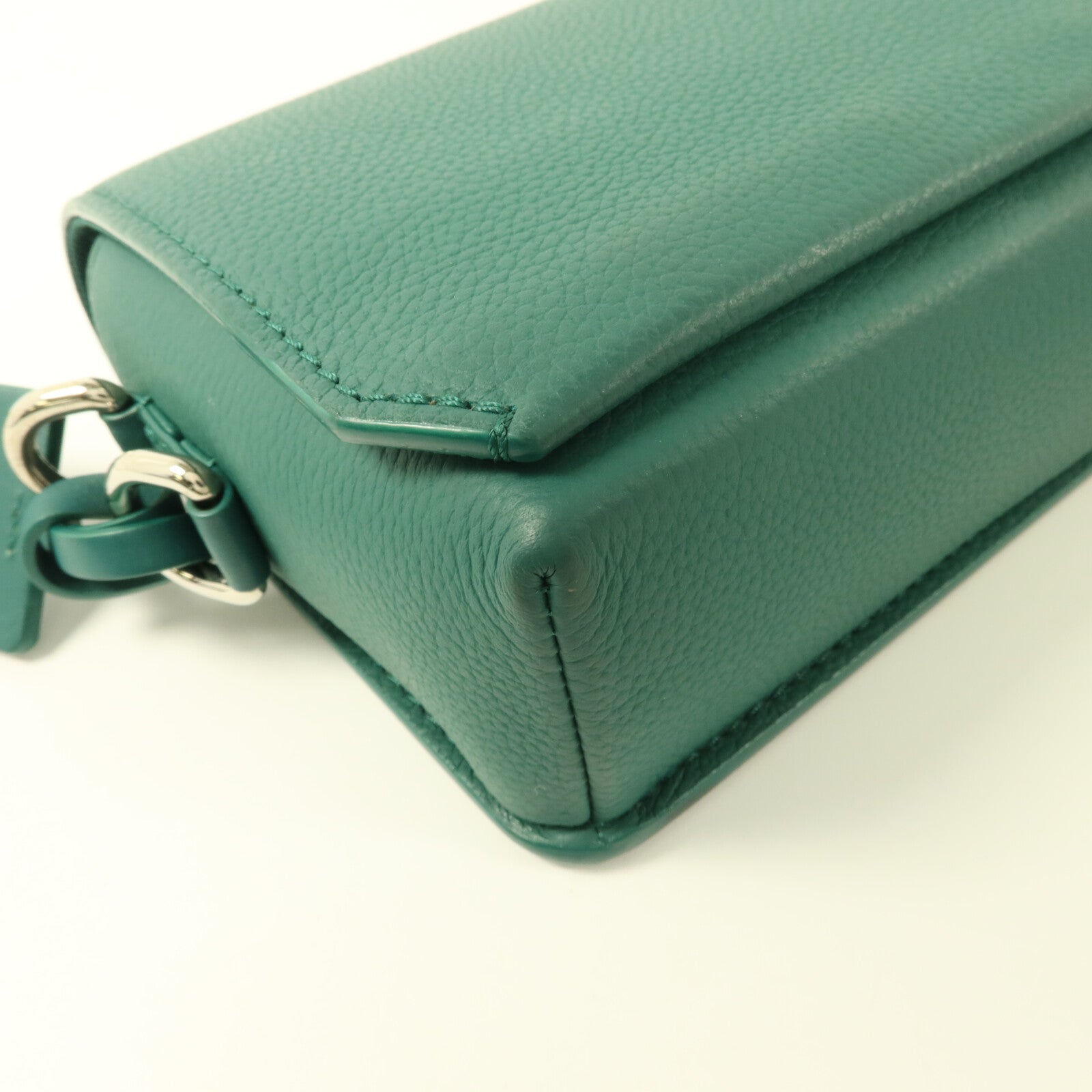 LOUIS VUITTON Taurillon Fastline Messenger Mini Aerogram Collection肩背袋