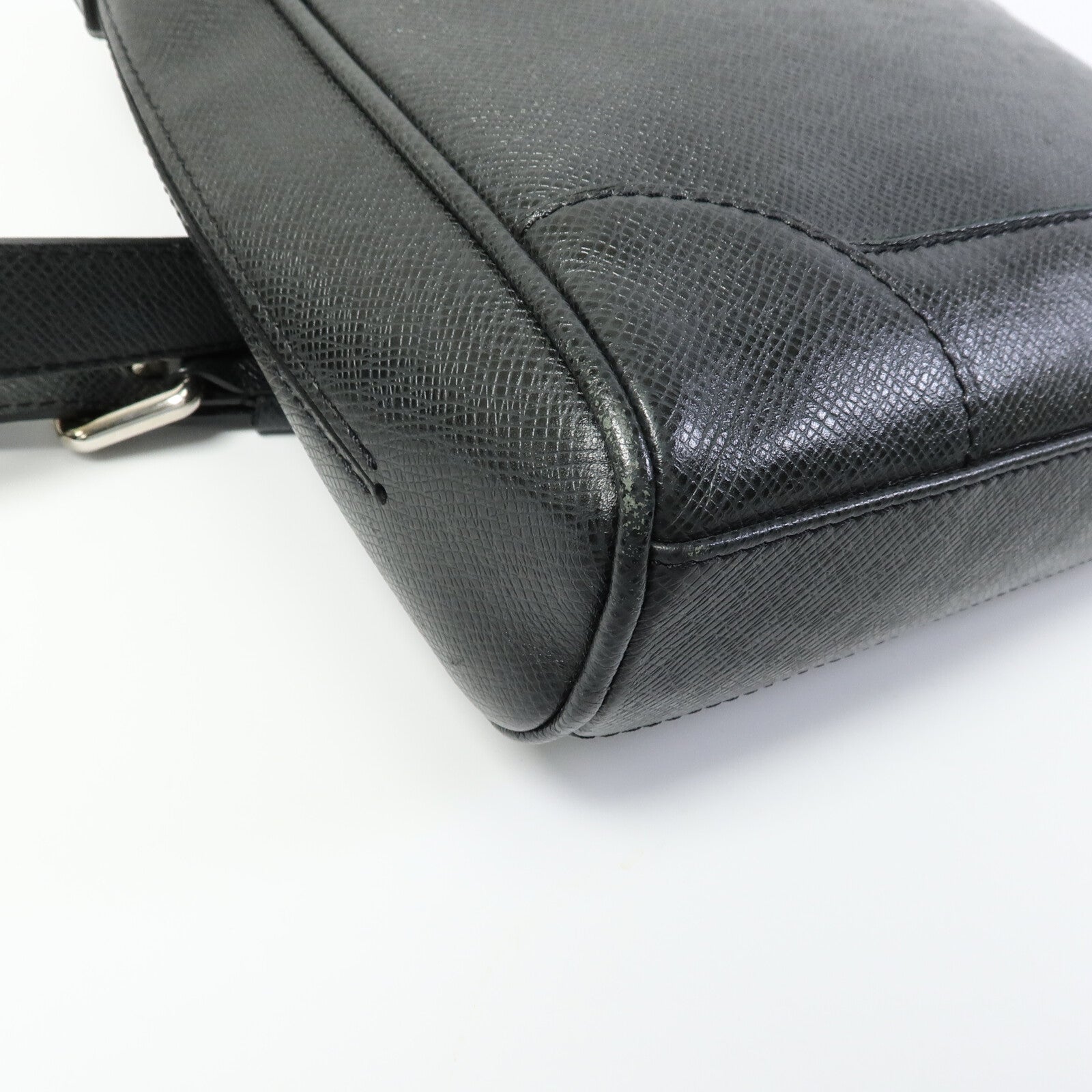 LOUIS VUITTON Taiga Taiga Luka肩背袋