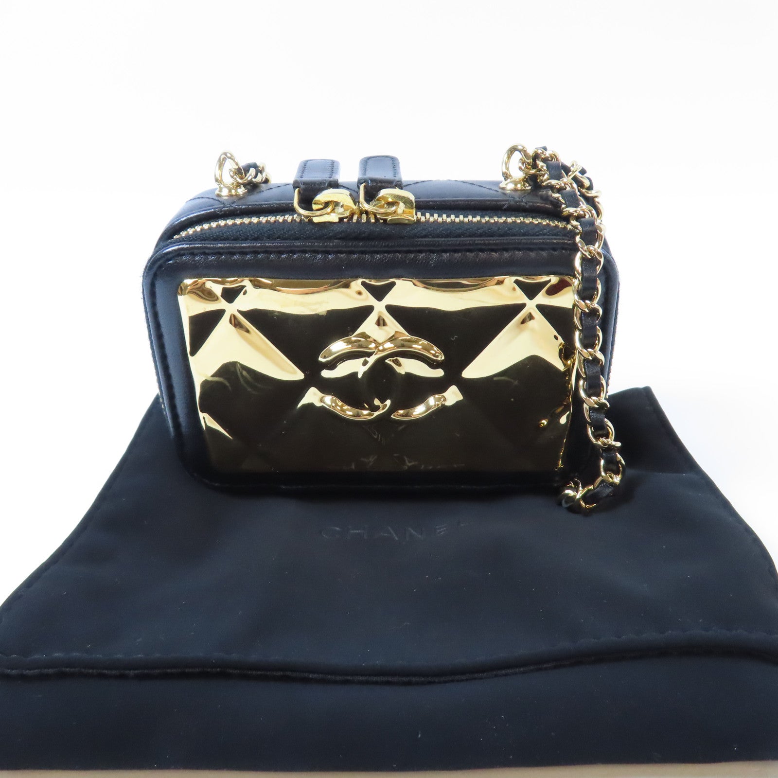 CHANEL 菱格羊皮皮革Clutch With Chain銀扣鏈帶肩背袋黑色/金色