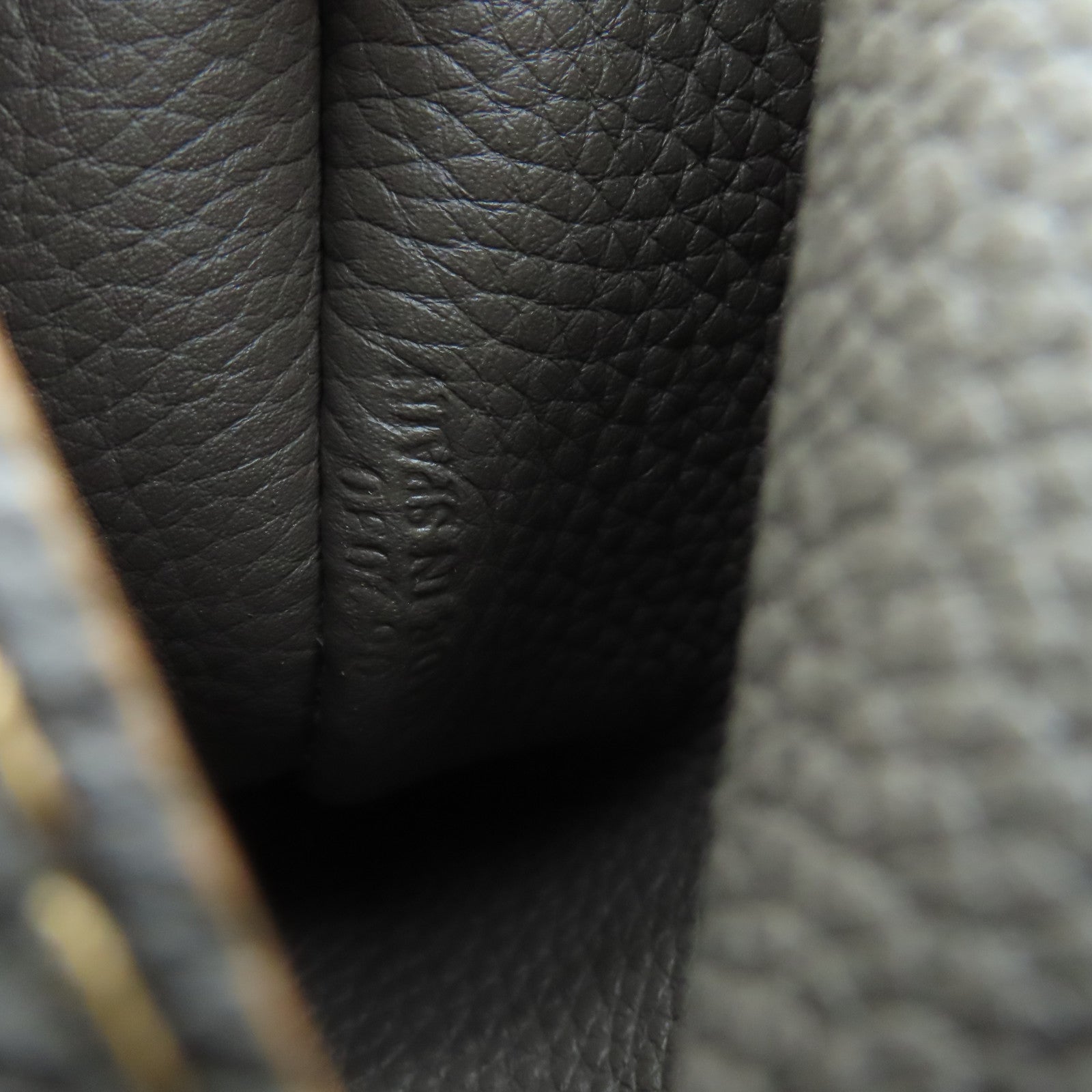 LOEWE 牛皮皮革Shoulder Bag金扣肩背袋灰色