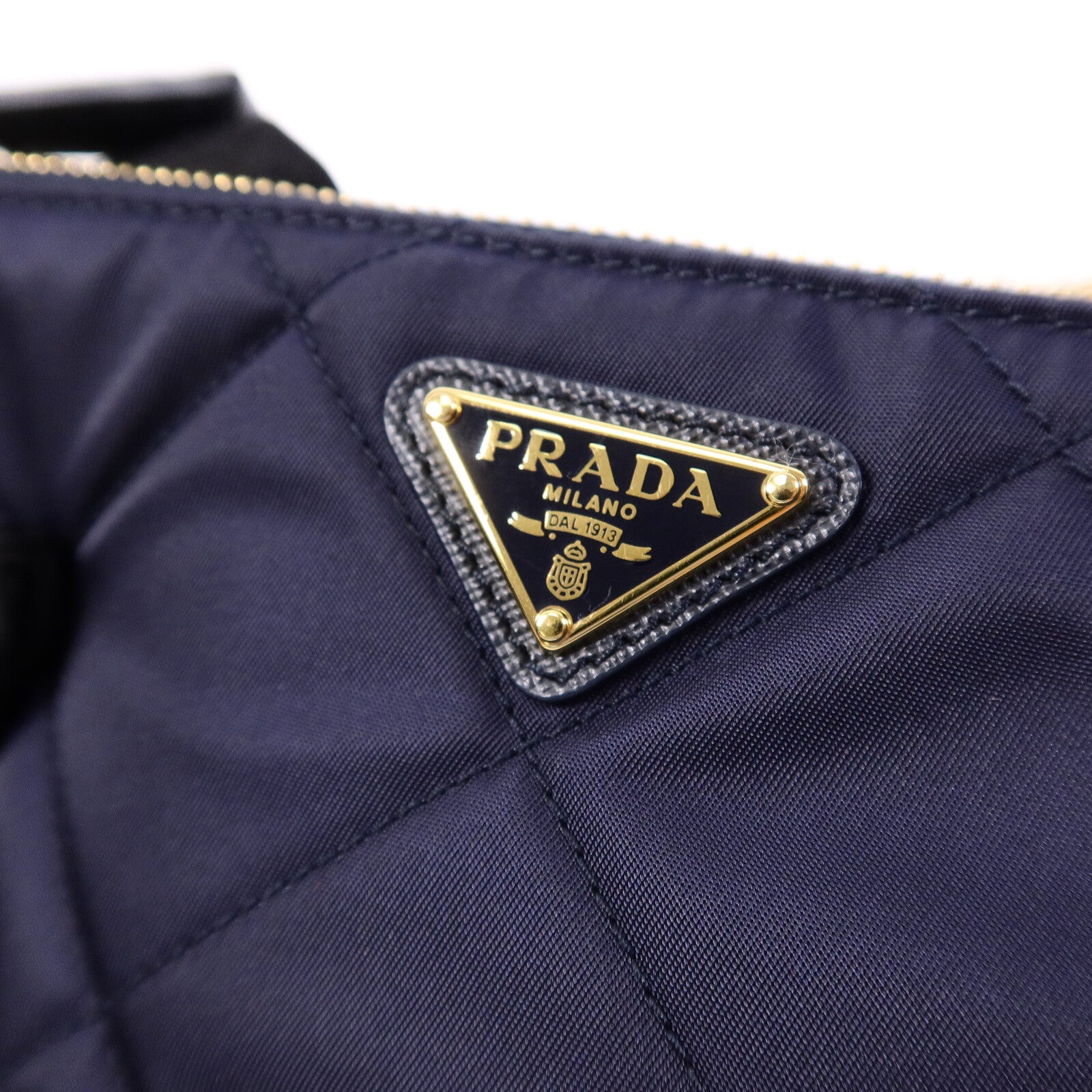 PRADA 尼龍Quilted Re-Nylon Pouch鏈帶肩背袋