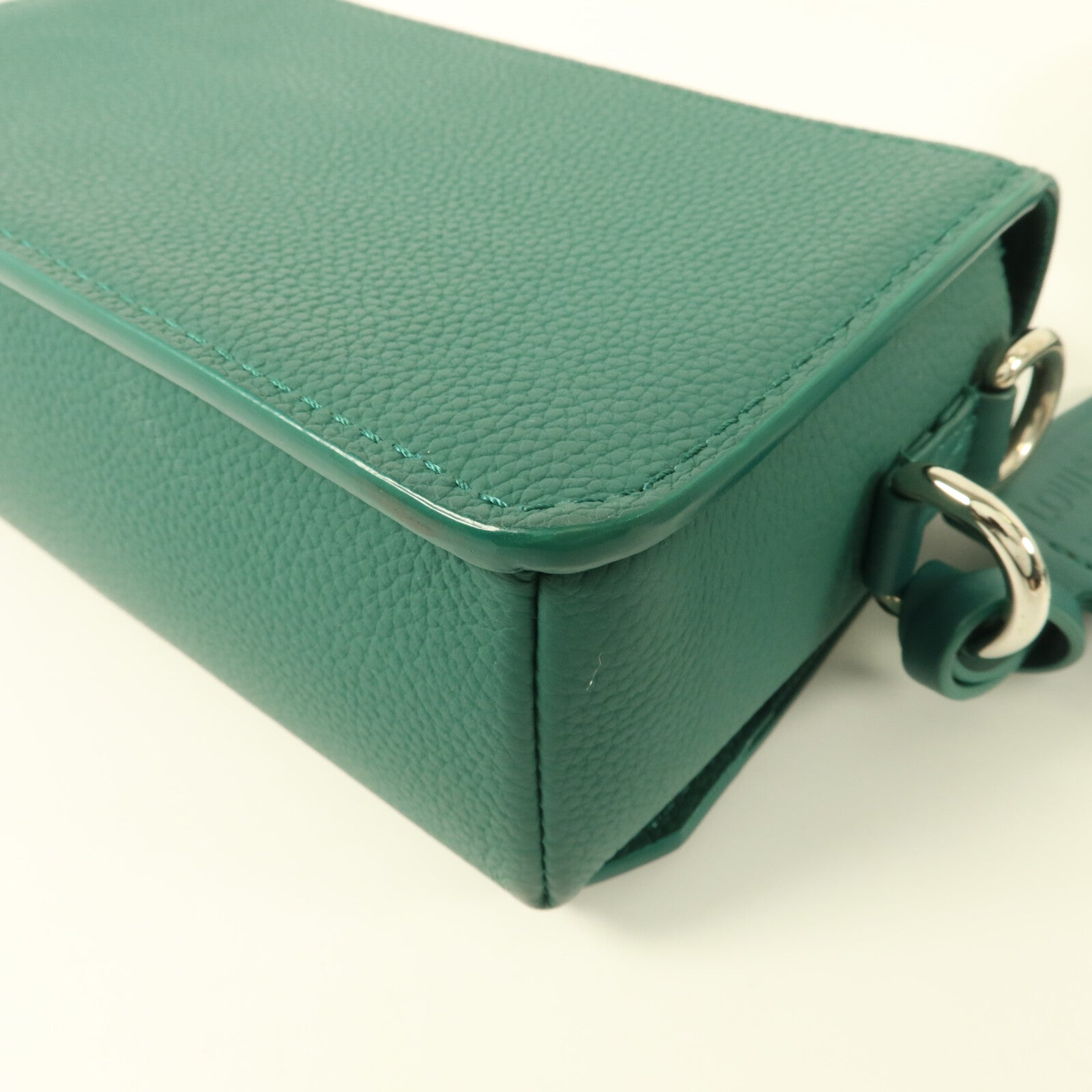 LOUIS VUITTON Taurillon Fastline Messenger Mini Aerogram Collection肩背袋