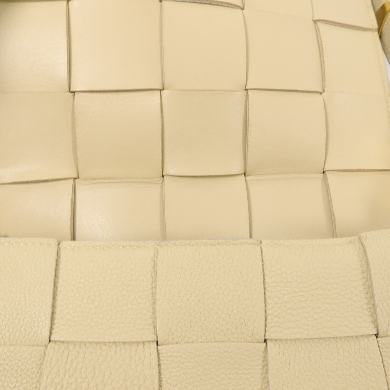 BOTTEGA VENETA 牛皮皮革Cassette Bag肩背袋
