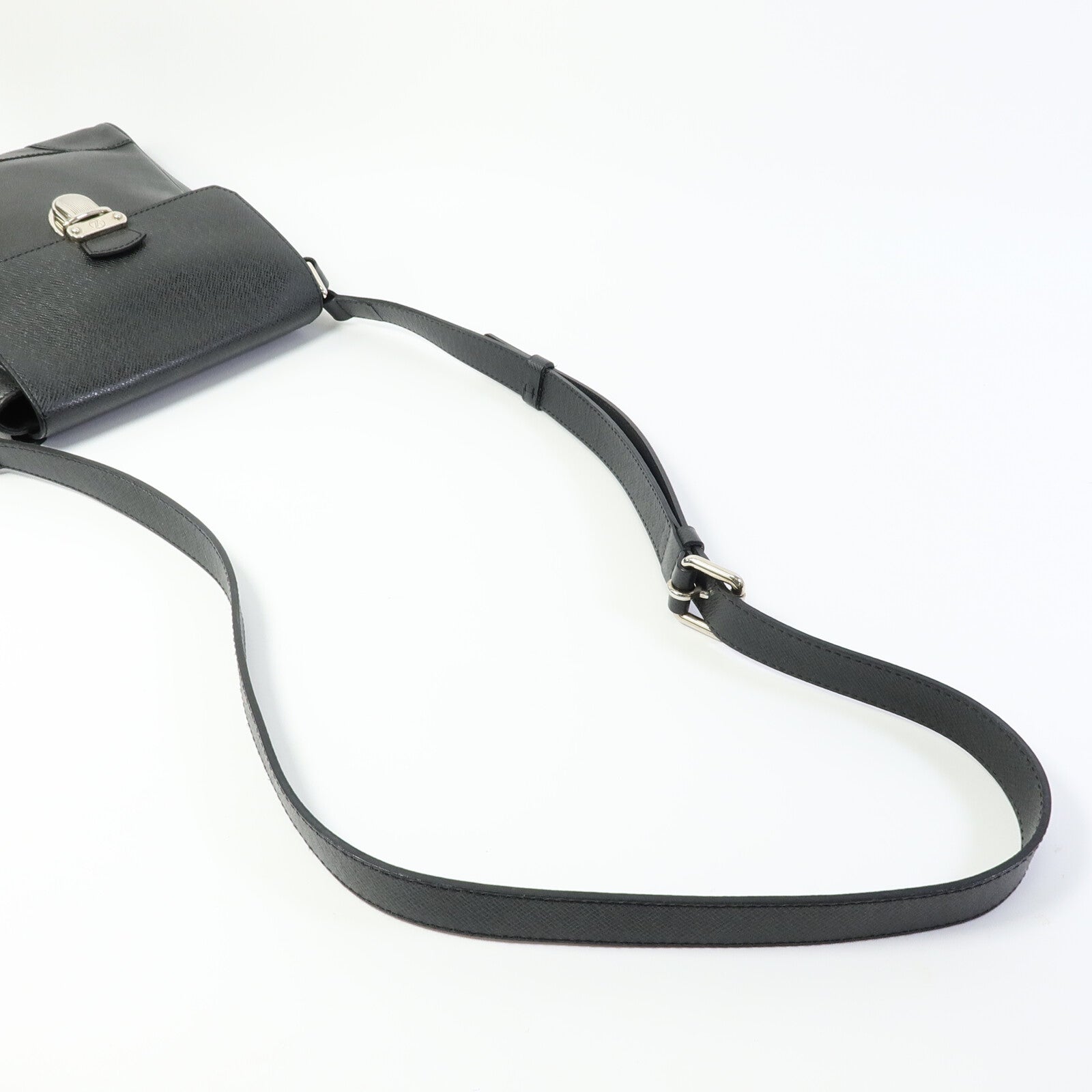 LOUIS VUITTON Taiga Taiga Luka肩背袋