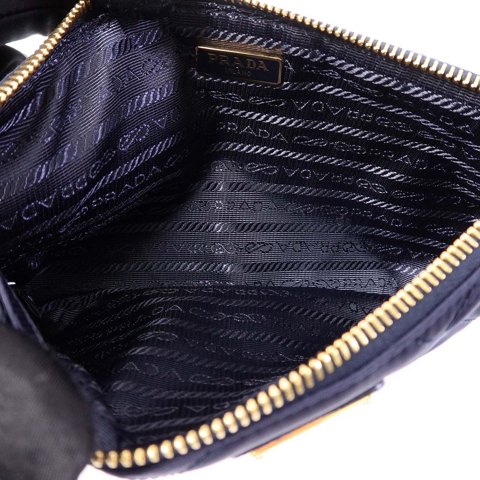 PRADA 尼龍Quilted Re-Nylon Pouch鏈帶肩背袋