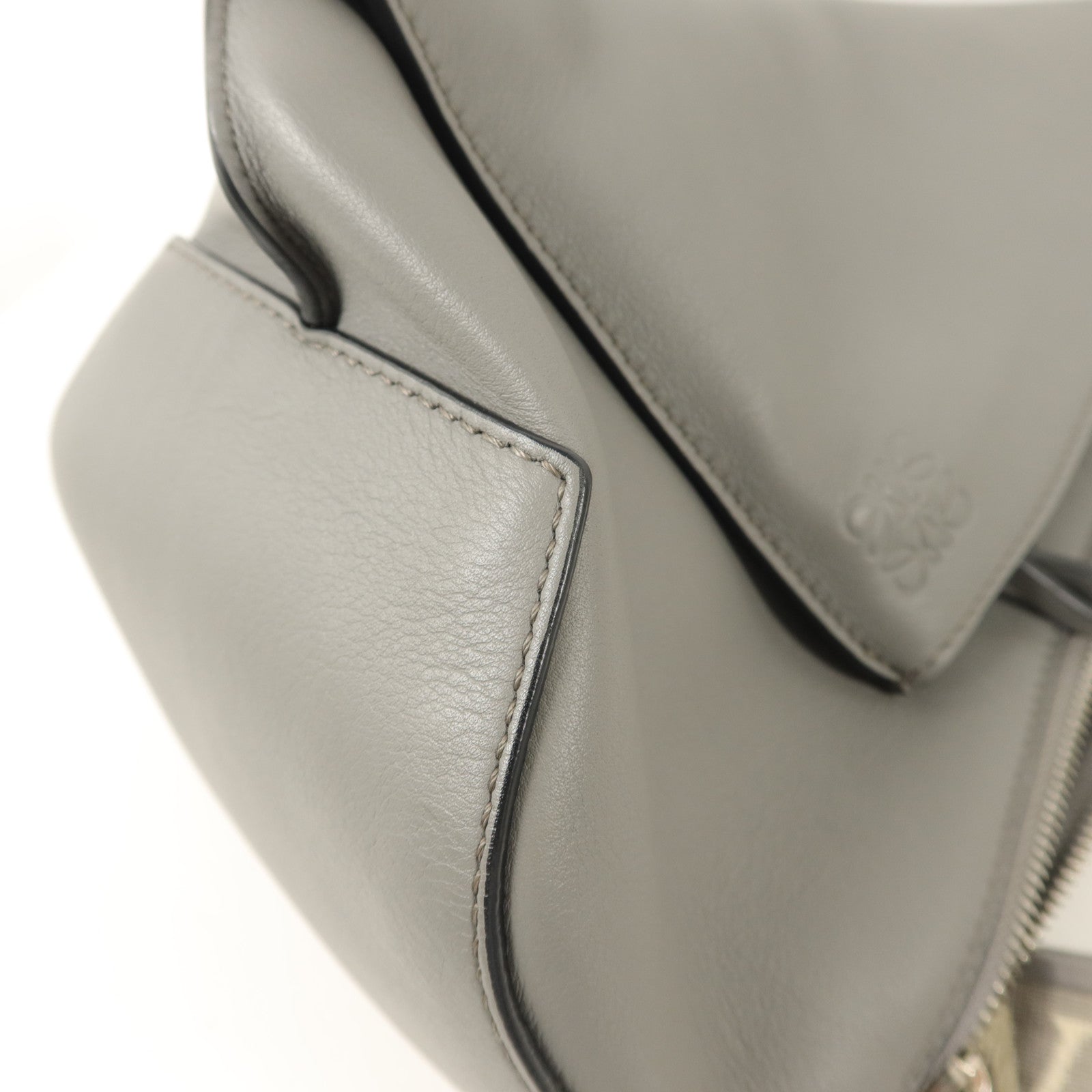 LOEWE 牛皮皮革Anton Sling肩背袋