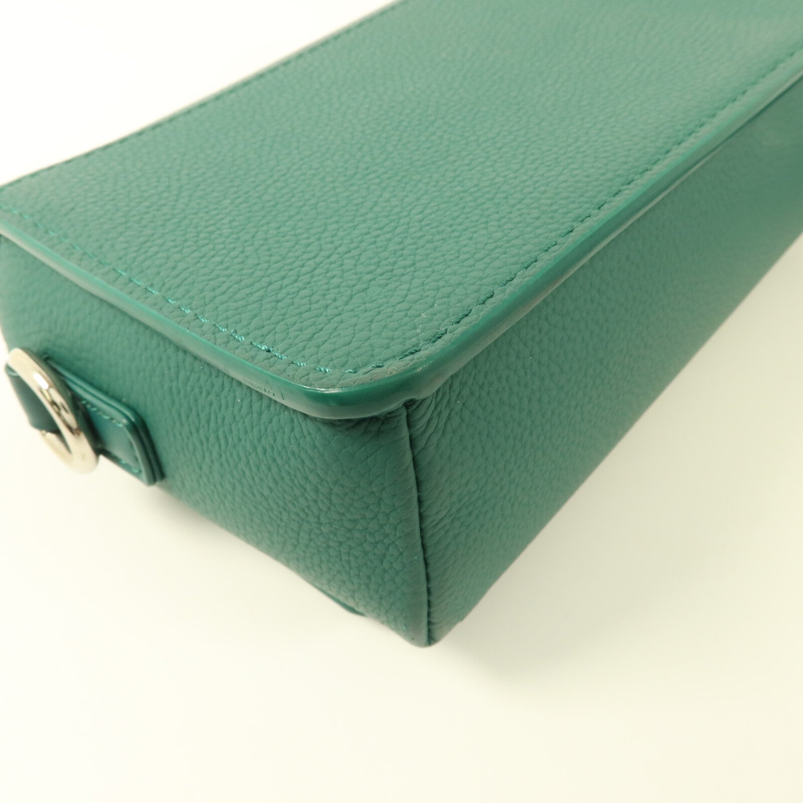 LOUIS VUITTON Taurillon Fastline Messenger Mini Aerogram Collection肩背袋