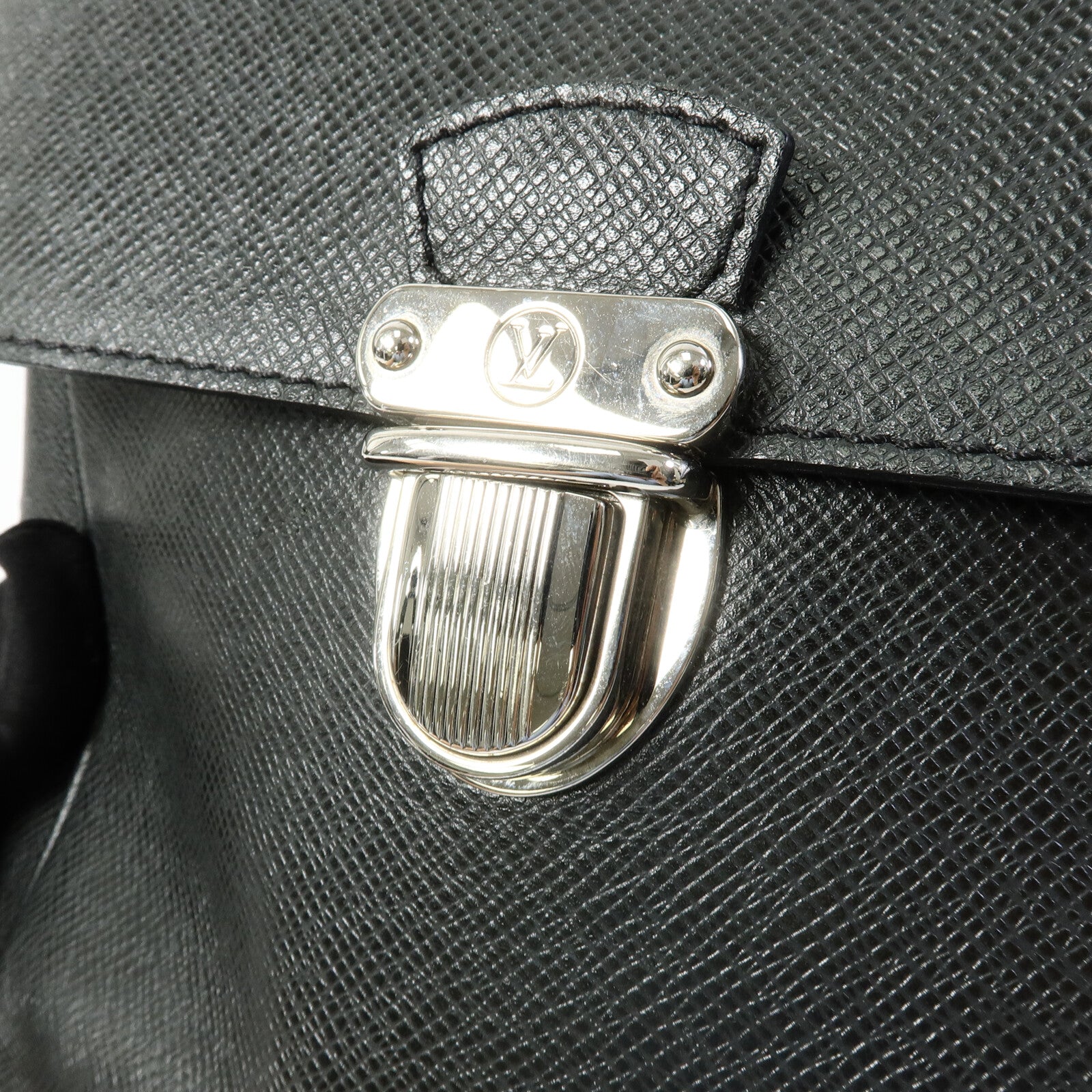LOUIS VUITTON Taiga Taiga Luka肩背袋