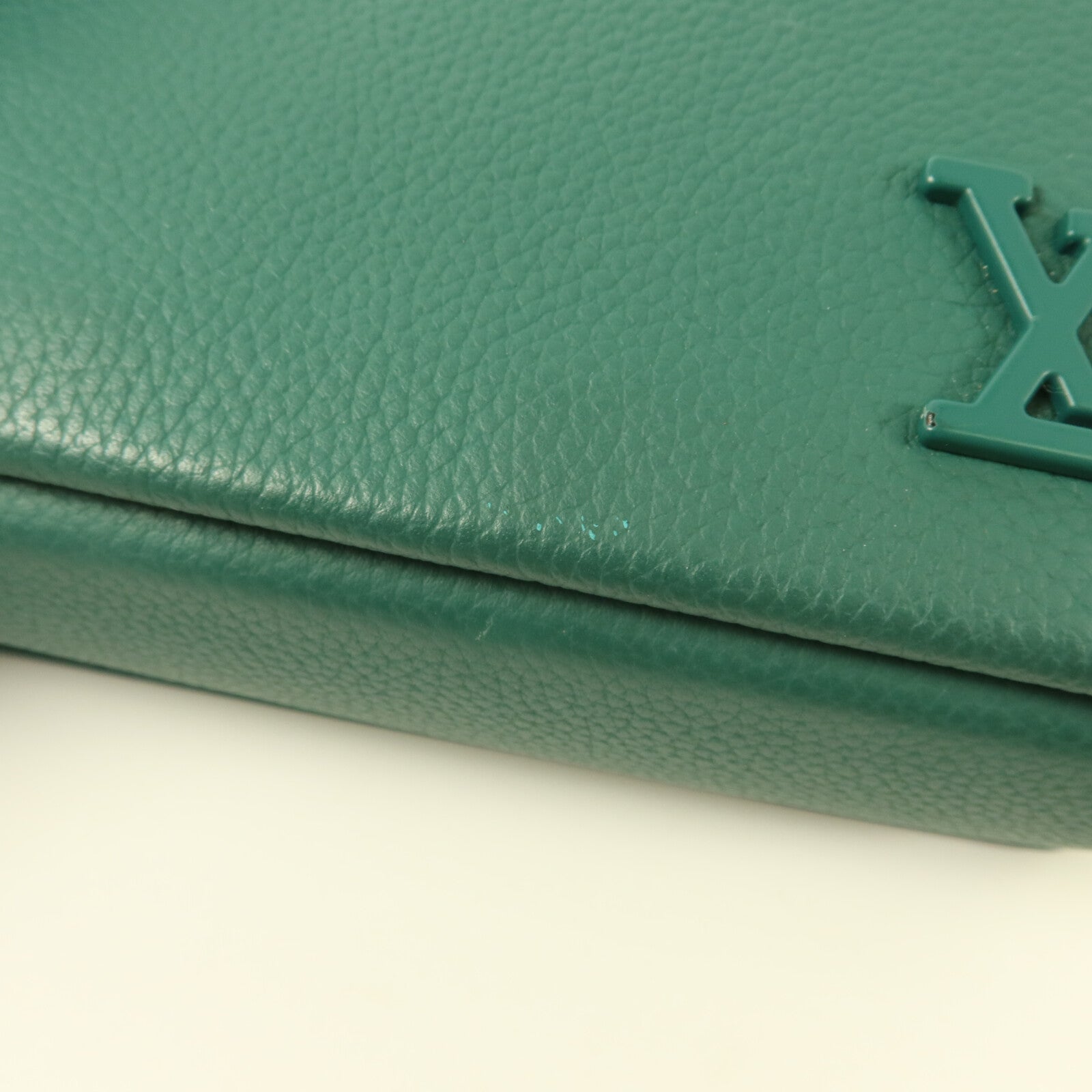 LOUIS VUITTON Taurillon Fastline Messenger Mini Aerogram Collection肩背袋