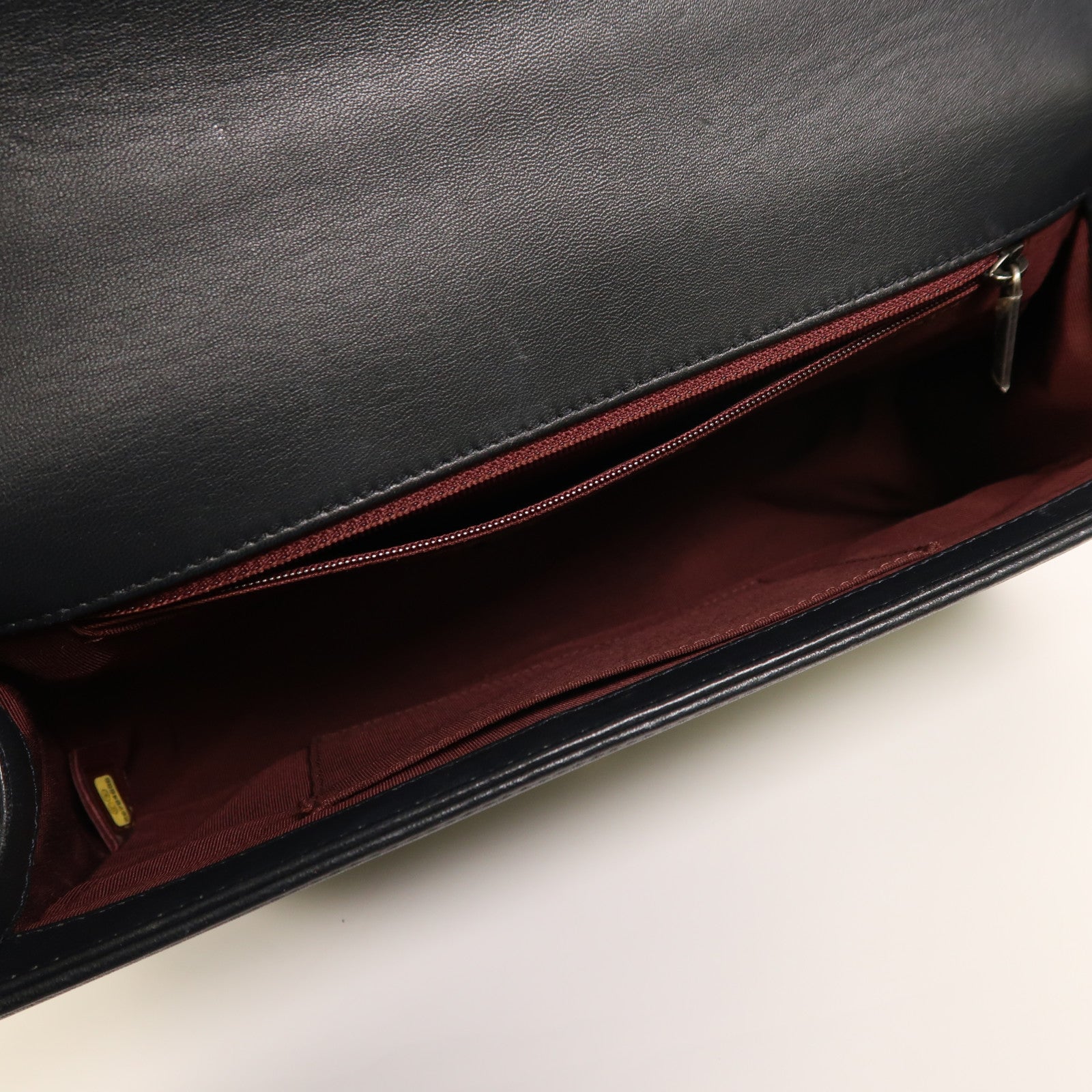 CHANEL 牛皮皮革Boy 28銀扣鏈帶肩背袋