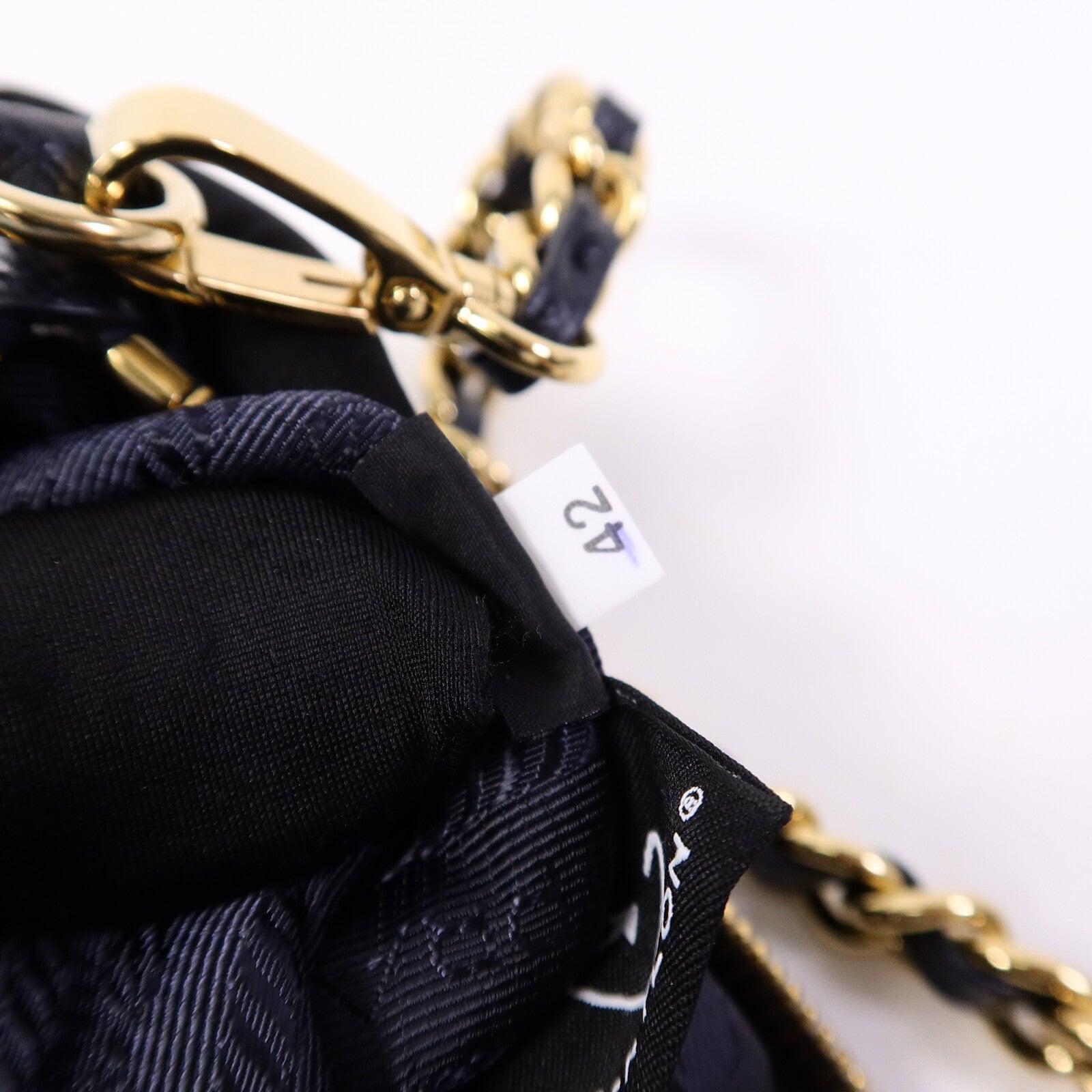 PRADA 尼龍Quilted Re-Nylon Pouch鏈帶肩背袋