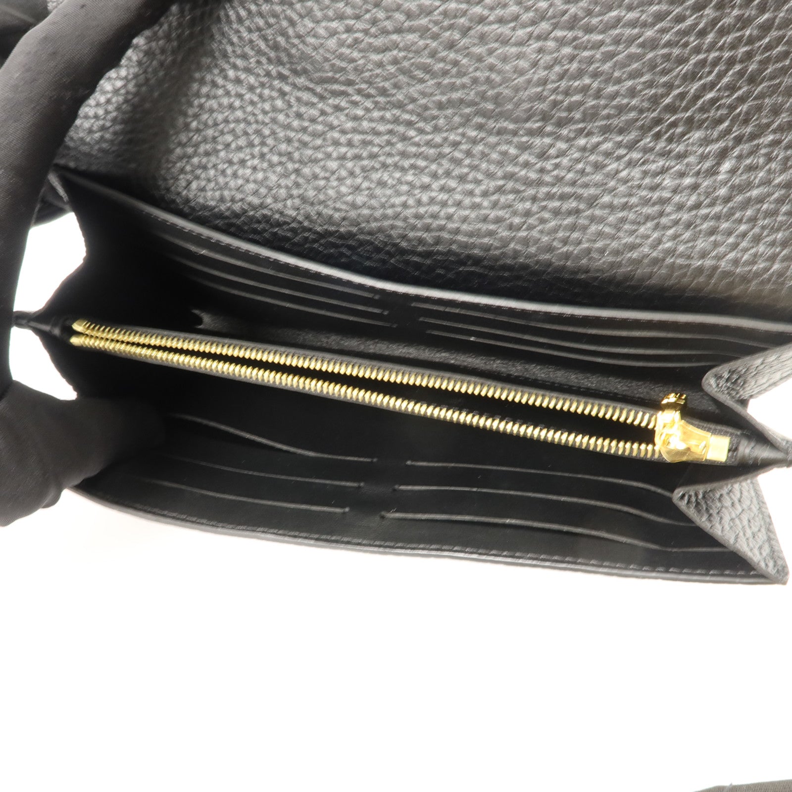 LOUIS VUITTON Taurillon Studded Soi Capucines Wallet長錢包