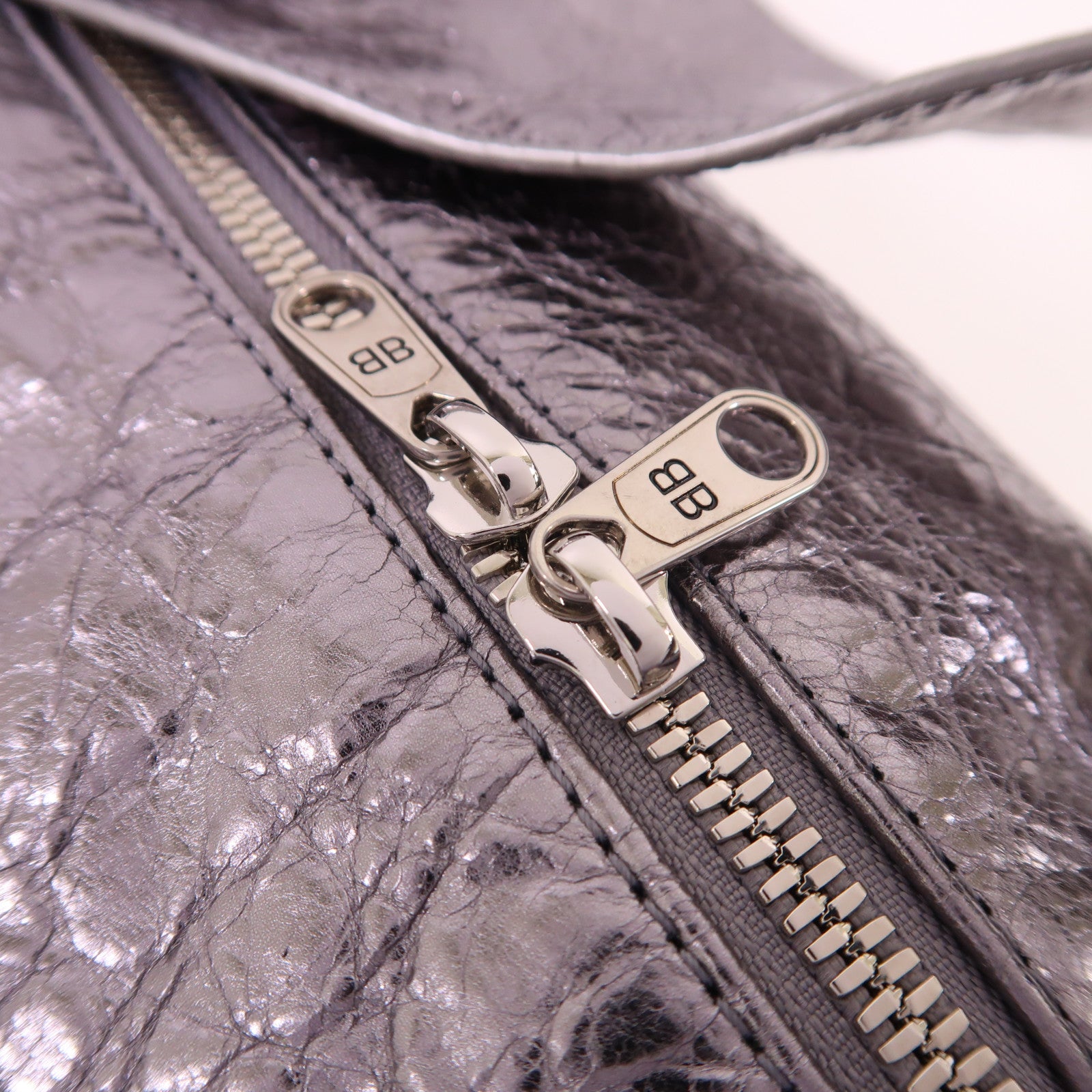 BALENCIAGA 羊皮皮革Superbusy XS Sling銀扣肩背袋