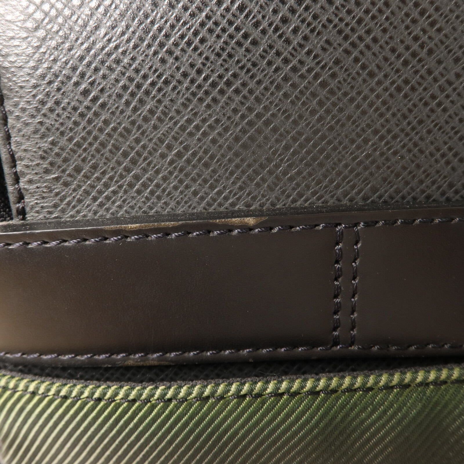 LOUIS VUITTON Taiga Taimyr肩背袋