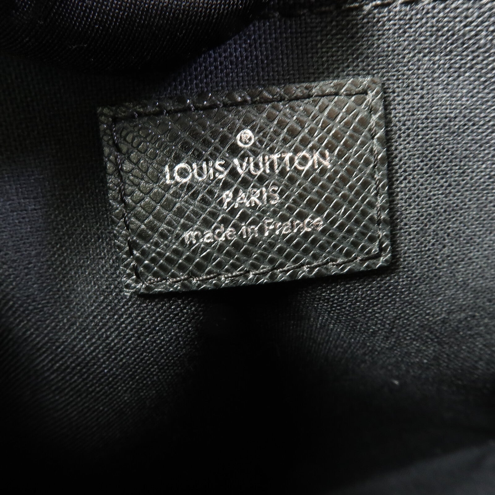LOUIS VUITTON Taiga Taiga Luka肩背袋