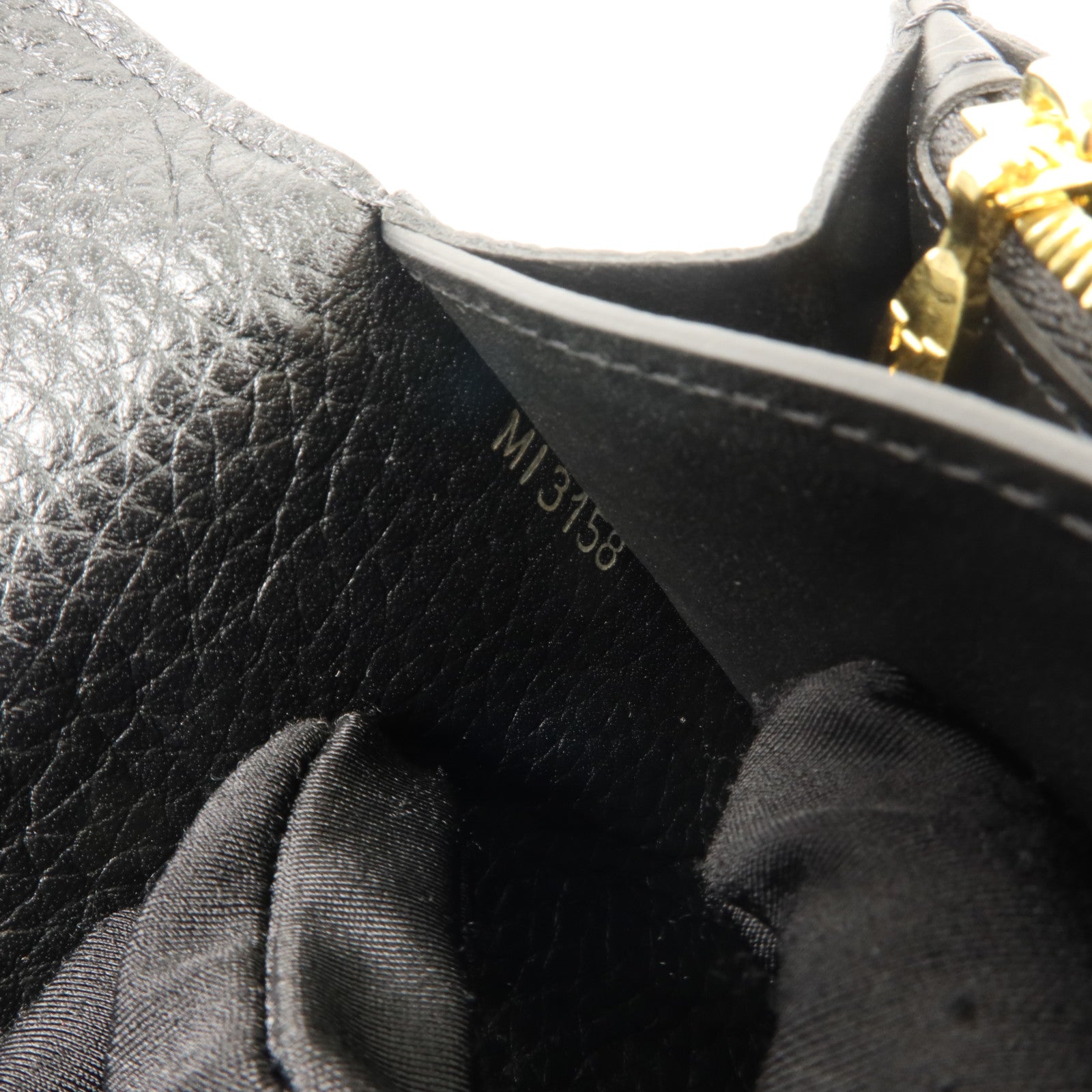 LOUIS VUITTON Taurillon Studded Soi Capucines Wallet長錢包