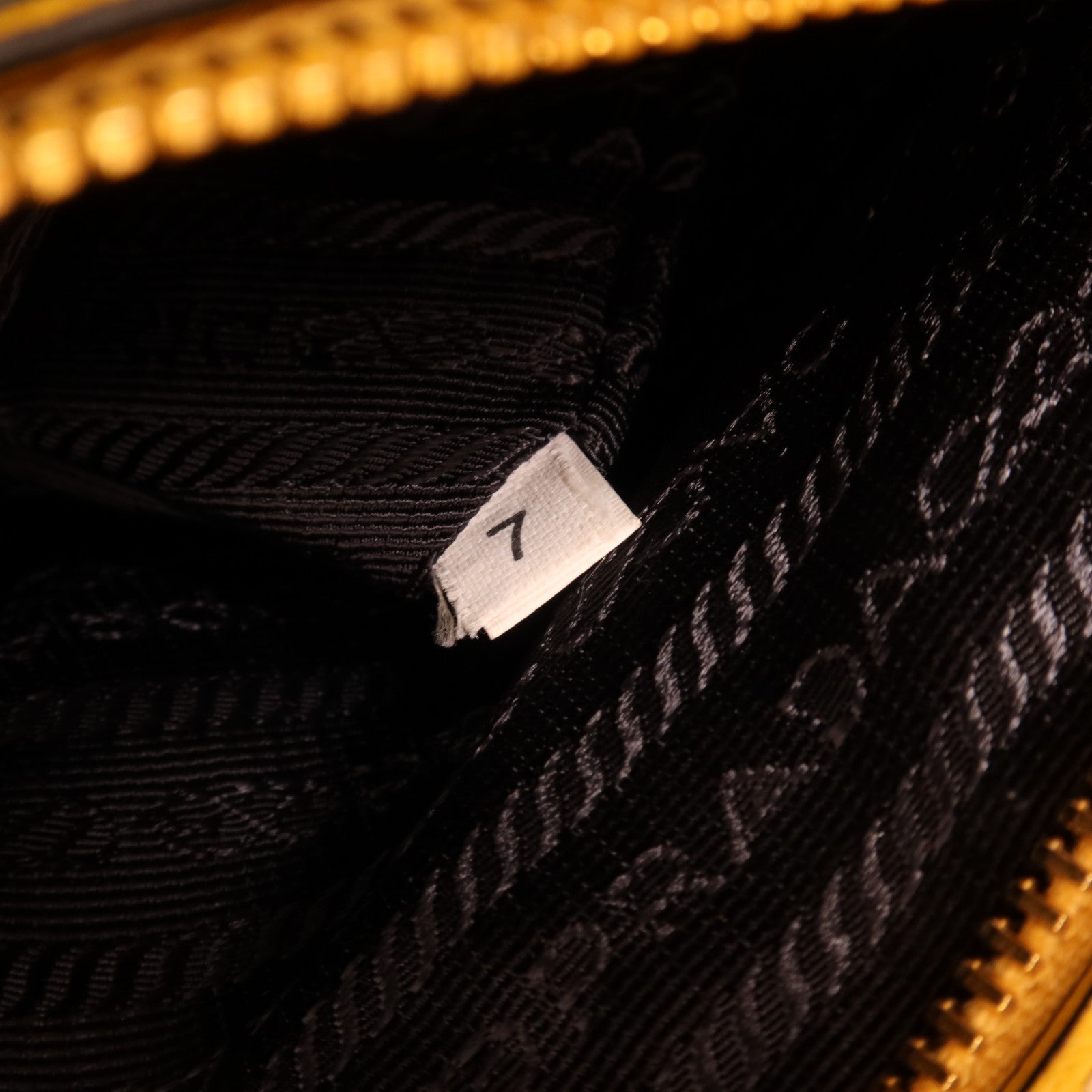 PRADA 牛皮皮革2 Way Shoulder金扣手挽袋