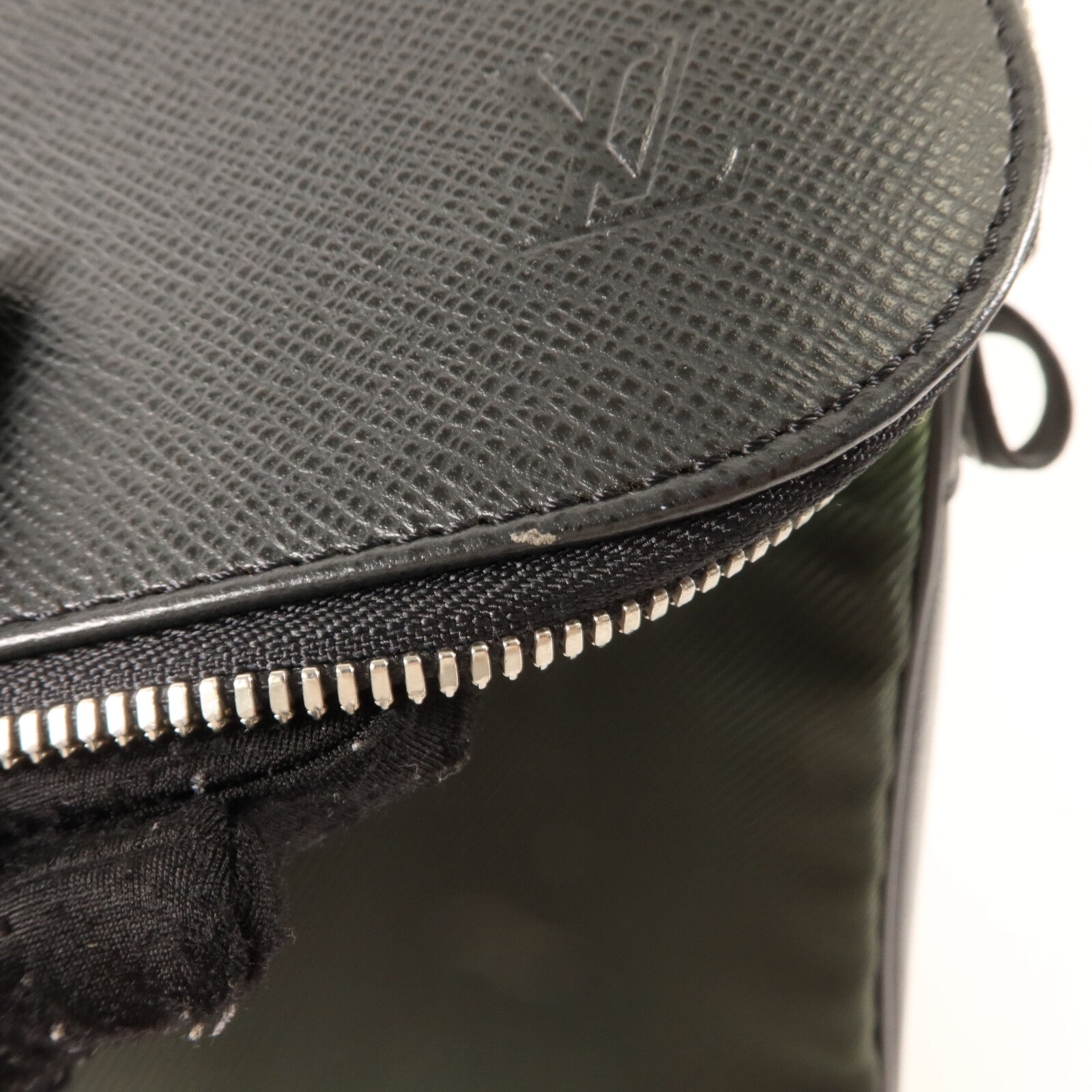 LOUIS VUITTON Taiga Taimyr肩背袋