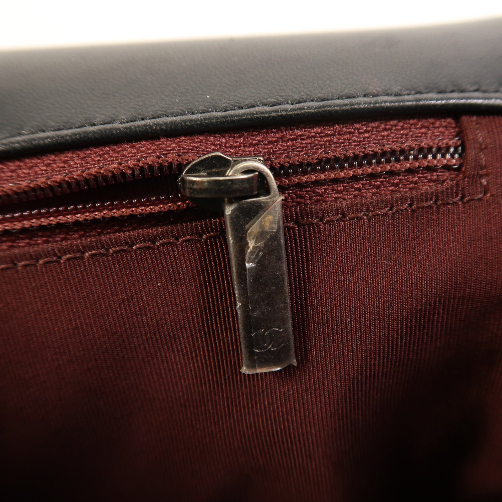 CHANEL 牛皮皮革Boy 28銀扣鏈帶肩背袋