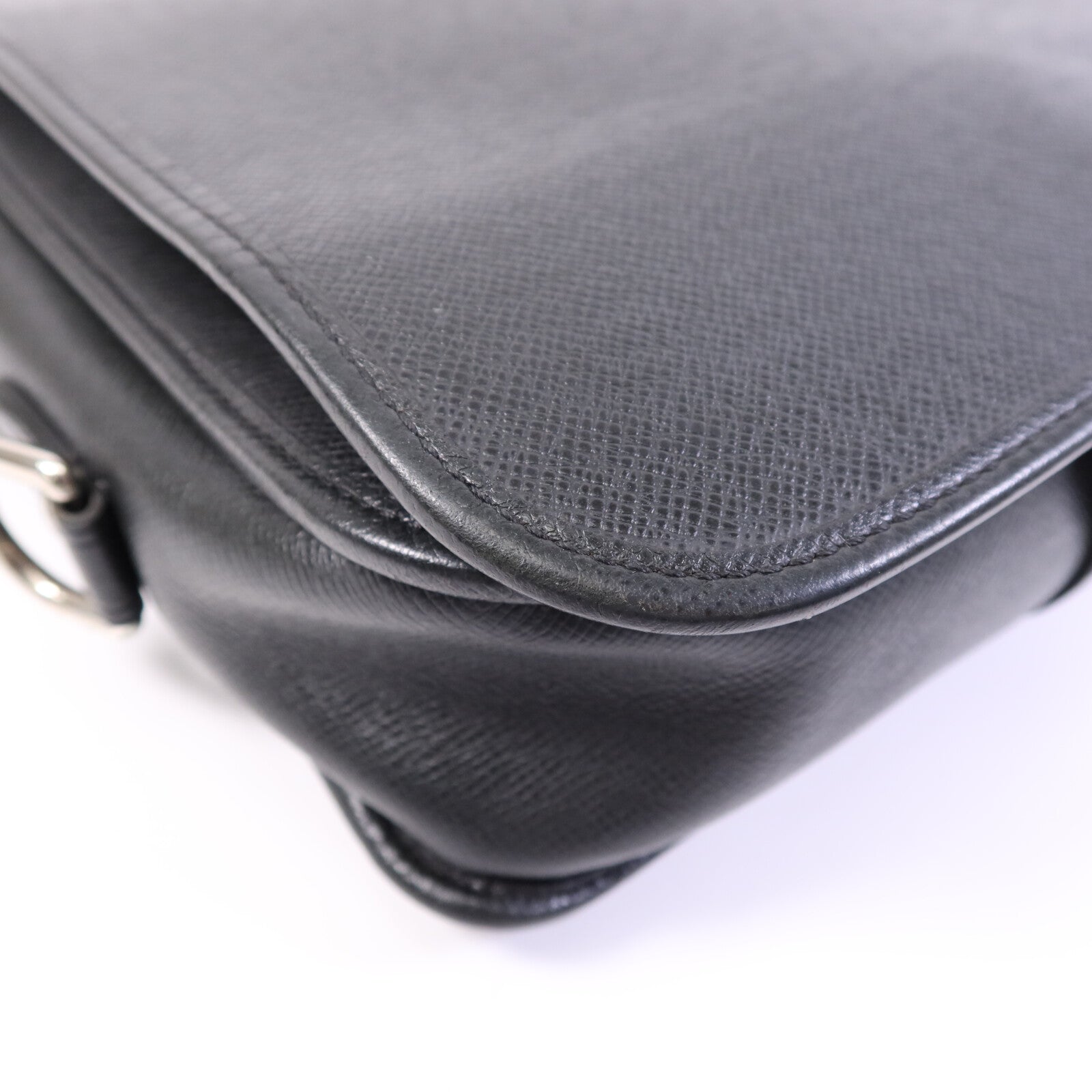 LOUIS VUITTON Taiga皮革Andrei銀扣肩背袋