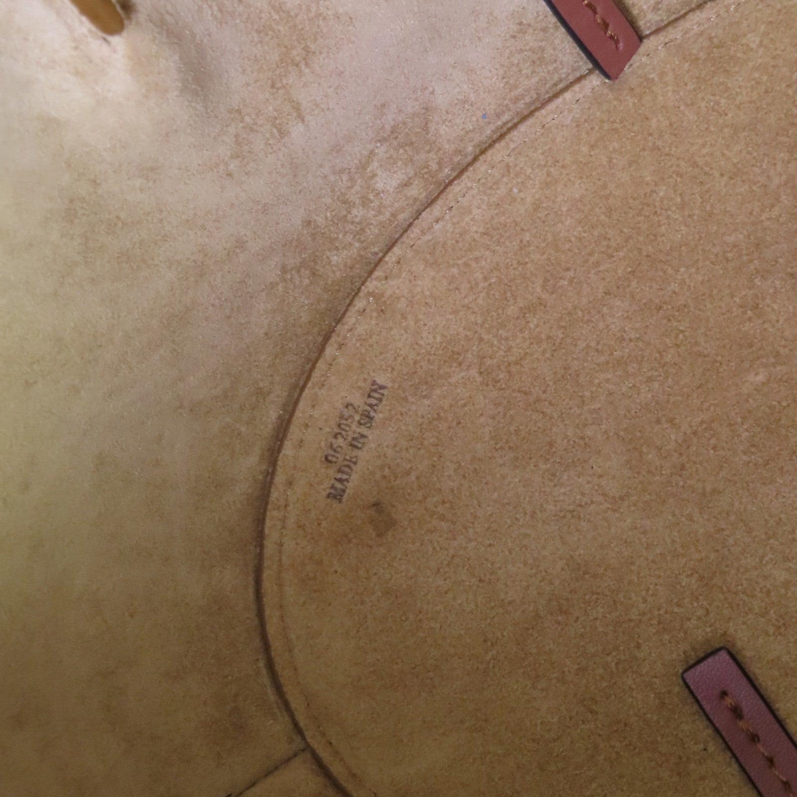 LOEWE 蛇皮皮革Shell Tote Small Tote Bag肩背袋