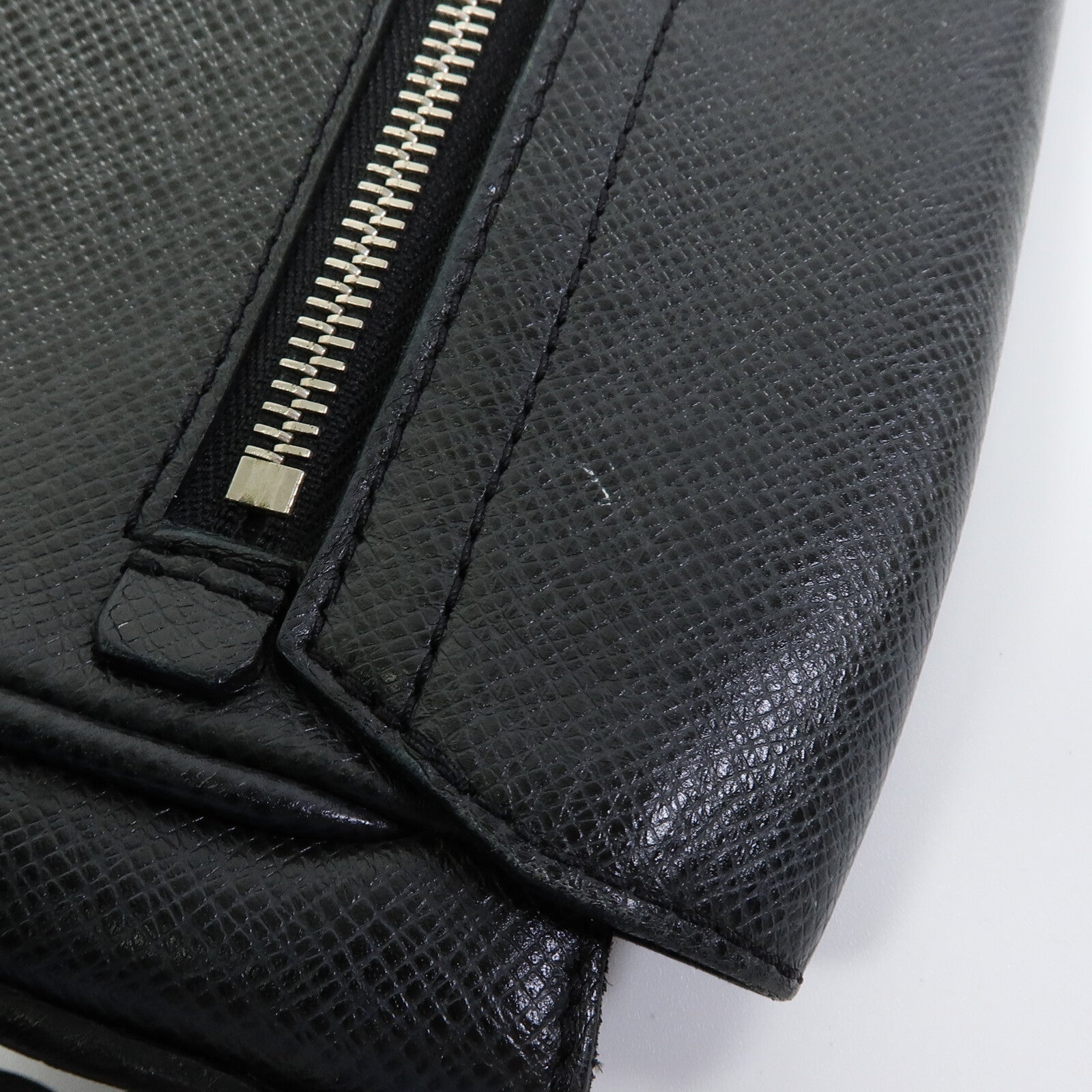 LOUIS VUITTON Taiga Taiga Luka肩背袋