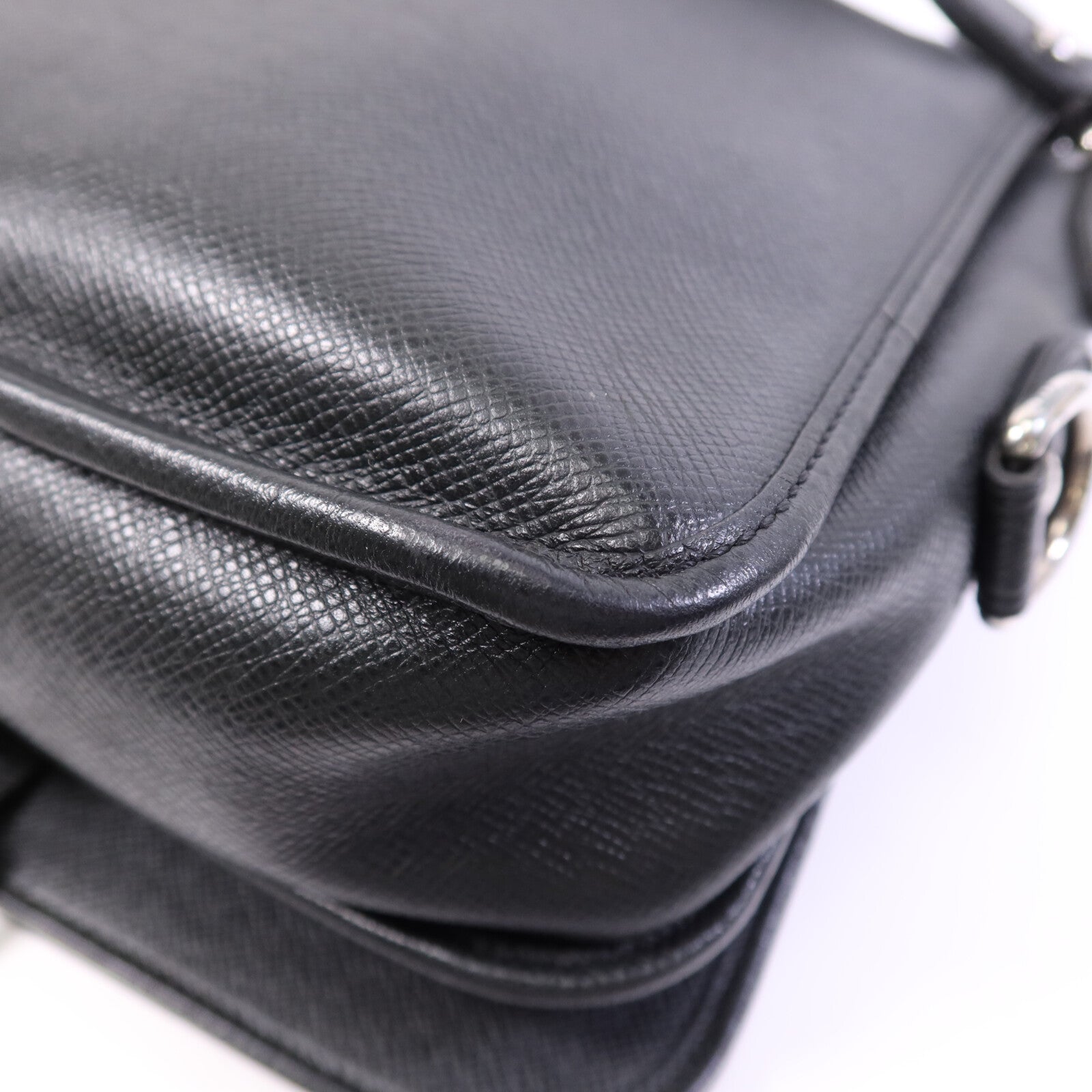 LOUIS VUITTON Taiga皮革Andrei銀扣肩背袋