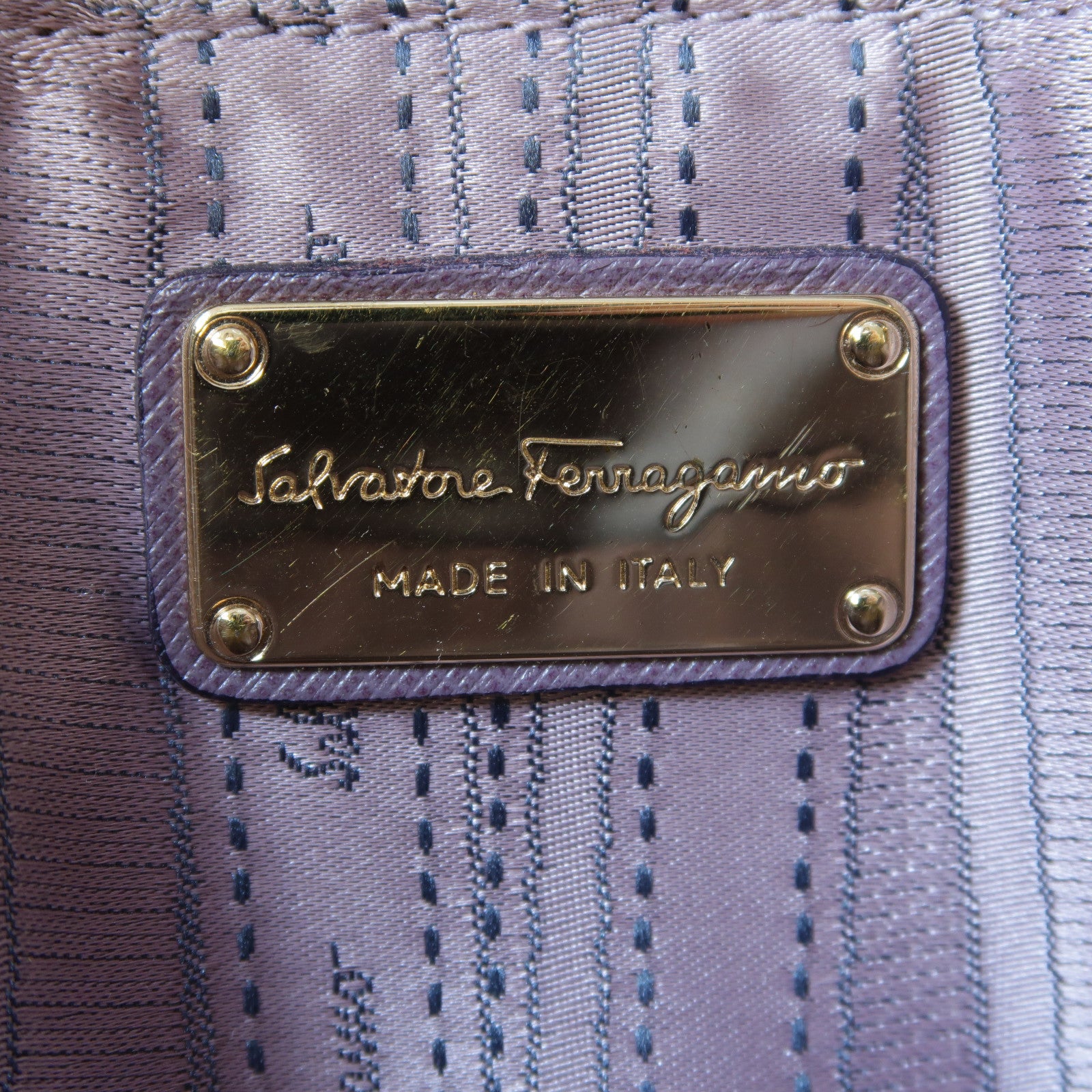 Salvatore Ferragamo 牛皮皮革Hand Bag金扣手挽袋紫色
