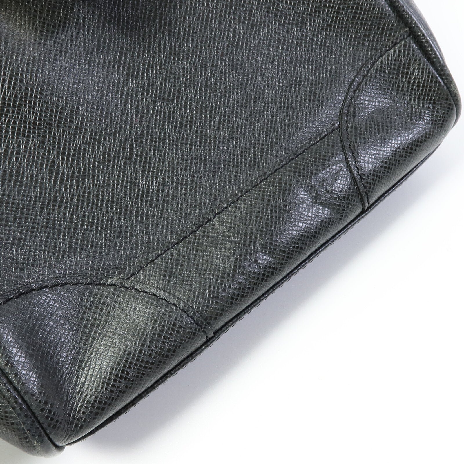LOUIS VUITTON Taiga Taiga Luka肩背袋