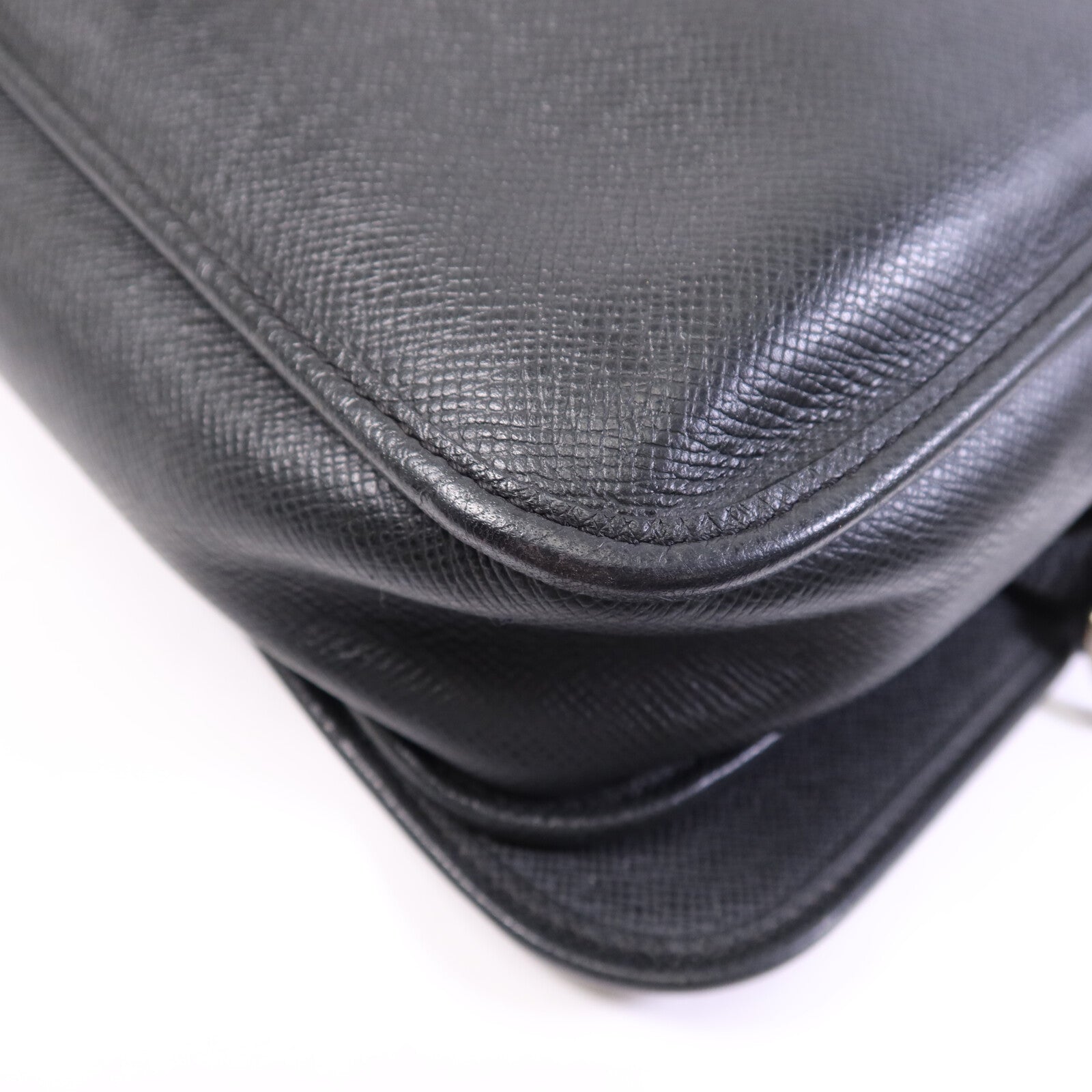 LOUIS VUITTON Taiga皮革Andrei銀扣肩背袋