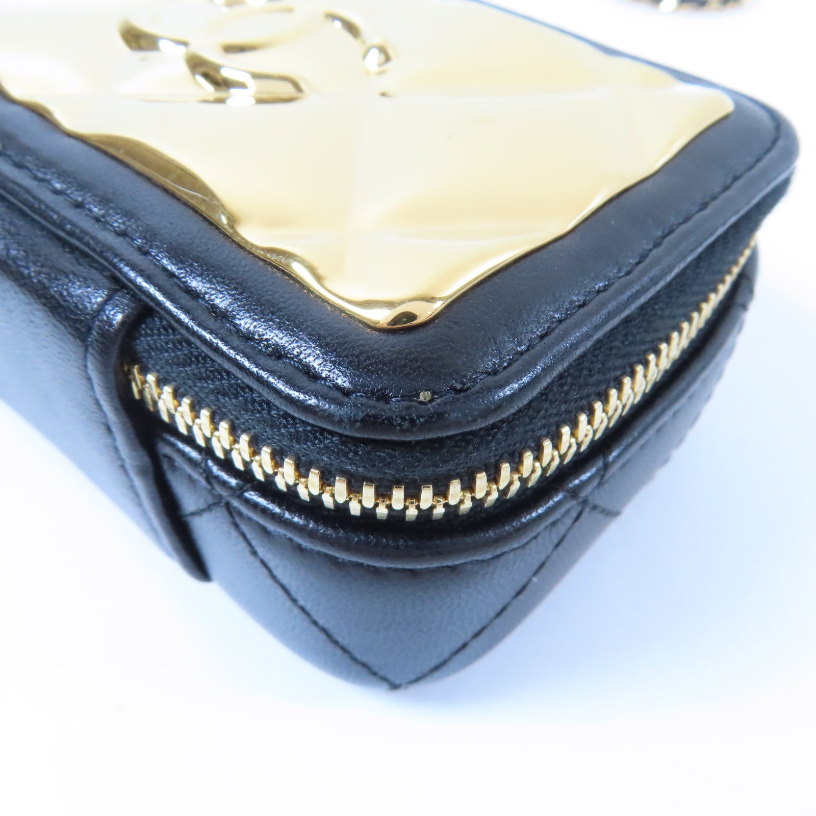 CHANEL 菱格羊皮皮革Clutch With Chain銀扣鏈帶肩背袋黑色/金色