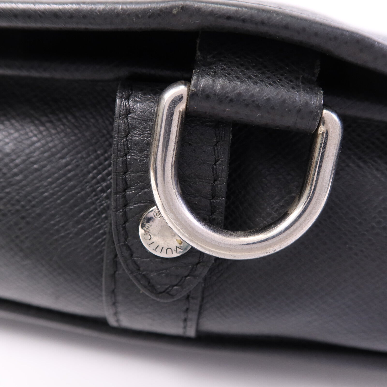 LOUIS VUITTON Taiga皮革Andrei銀扣肩背袋