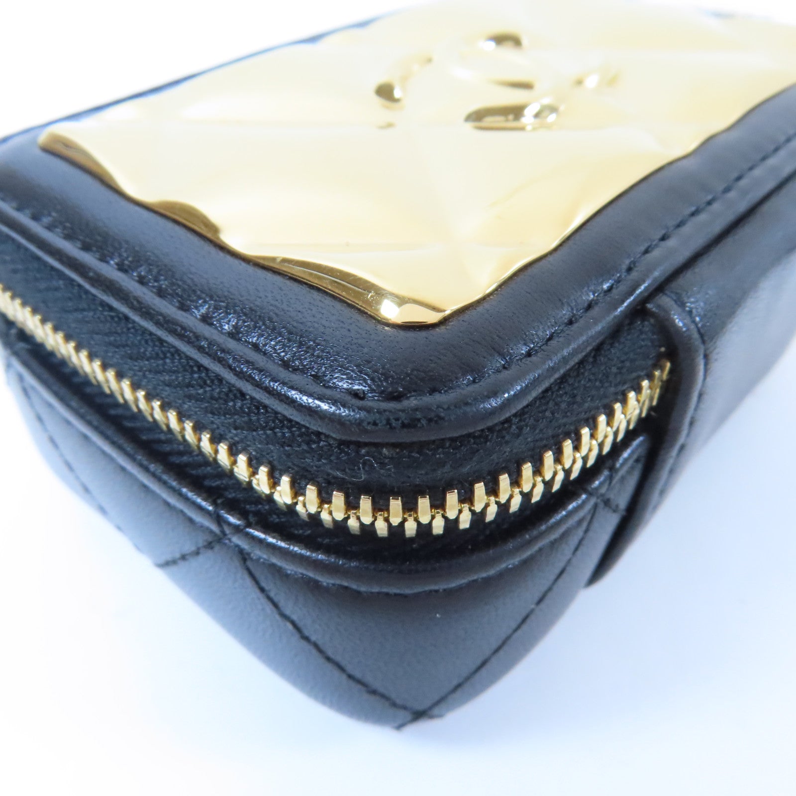CHANEL 菱格羊皮皮革Clutch With Chain銀扣鏈帶肩背袋黑色/金色