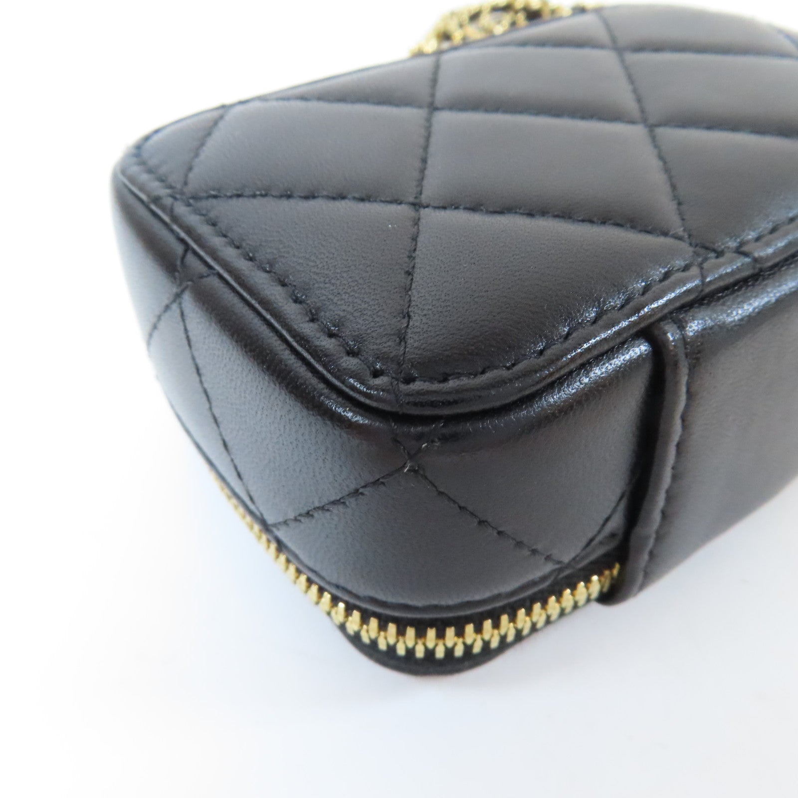 CHANEL 菱格羊皮皮革Clutch With Chain銀扣鏈帶肩背袋黑色/金色