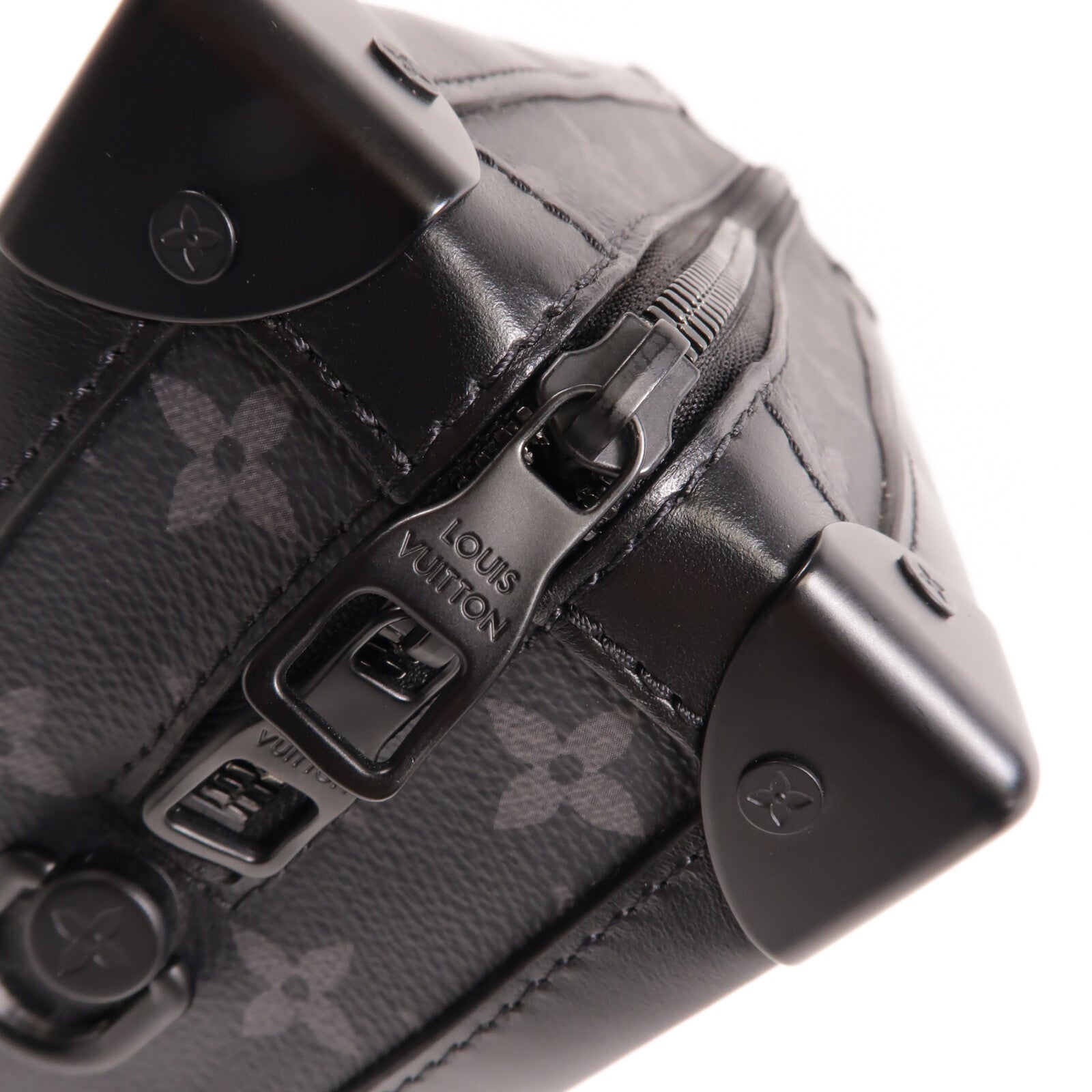 LOUIS VUITTON Monogram Eclipse Soft Trunk肩背袋