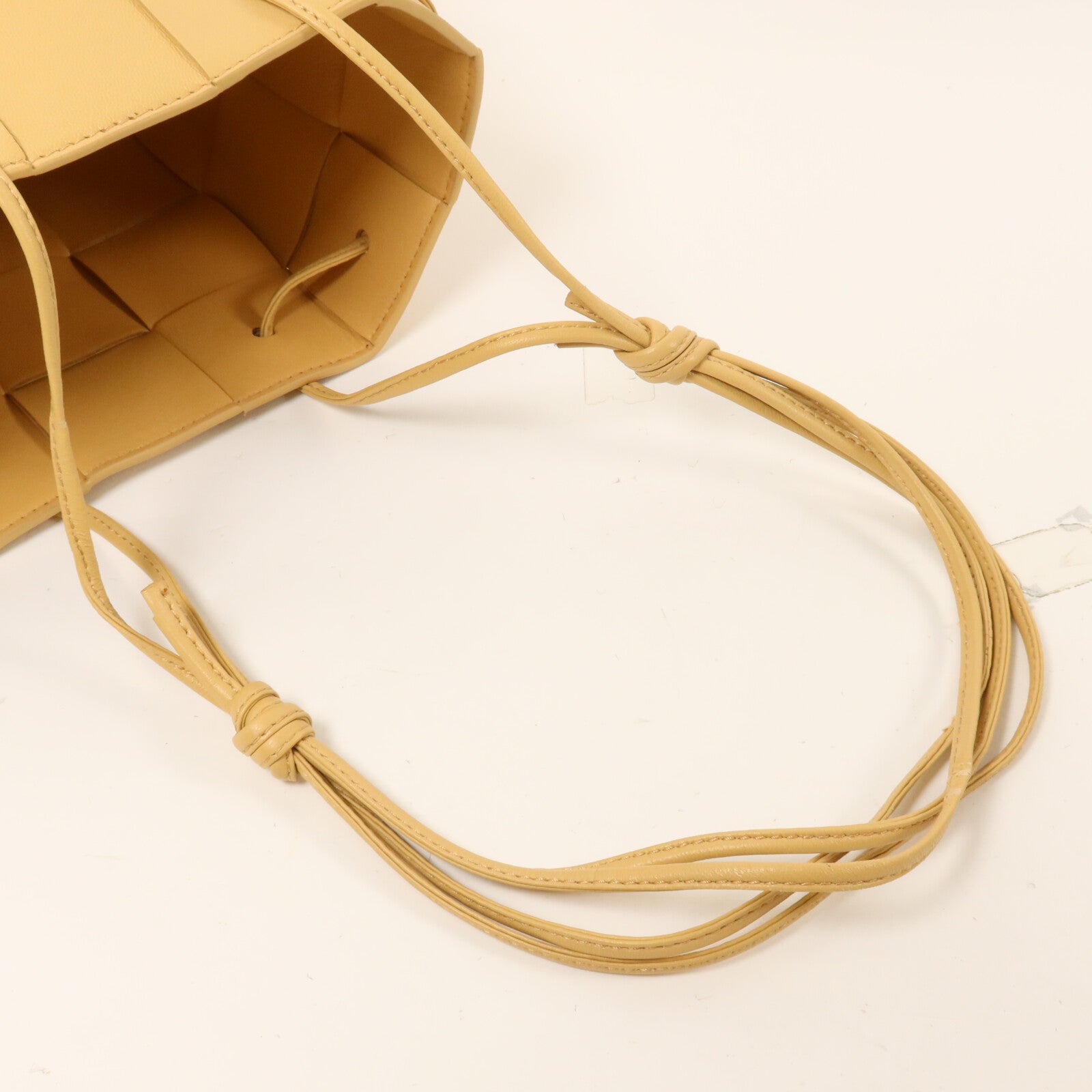 BOTTEGA VENETA 羊皮皮革Cassette Bucket肩背袋