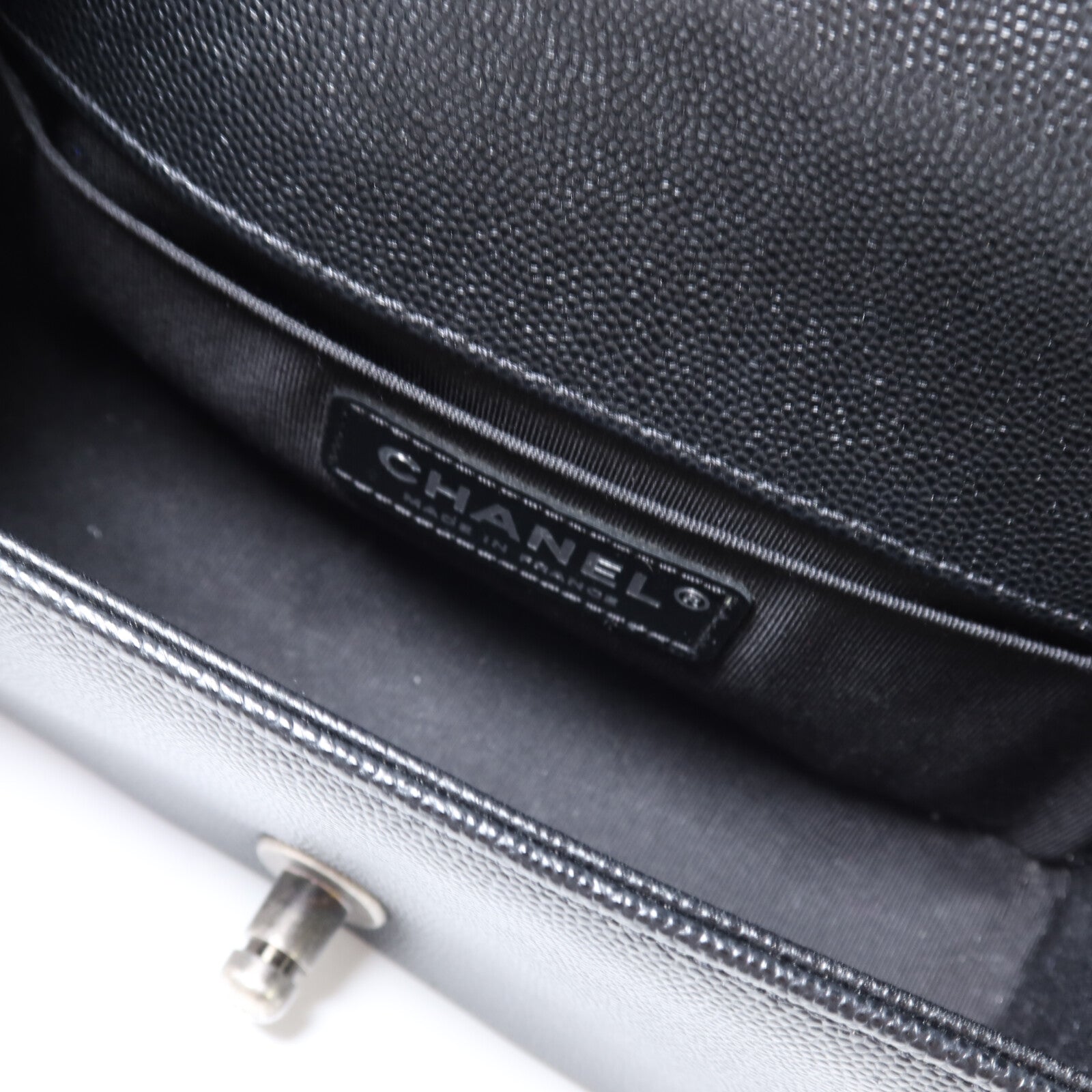 CHANEL 牛皮皮革Boy 20銀扣鏈帶肩背袋