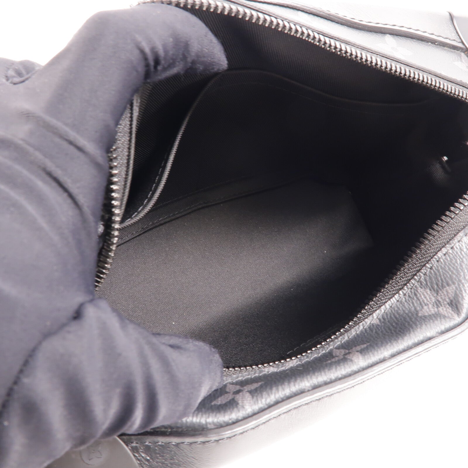 LOUIS VUITTON Monogram Eclipse Soft Trunk肩背袋