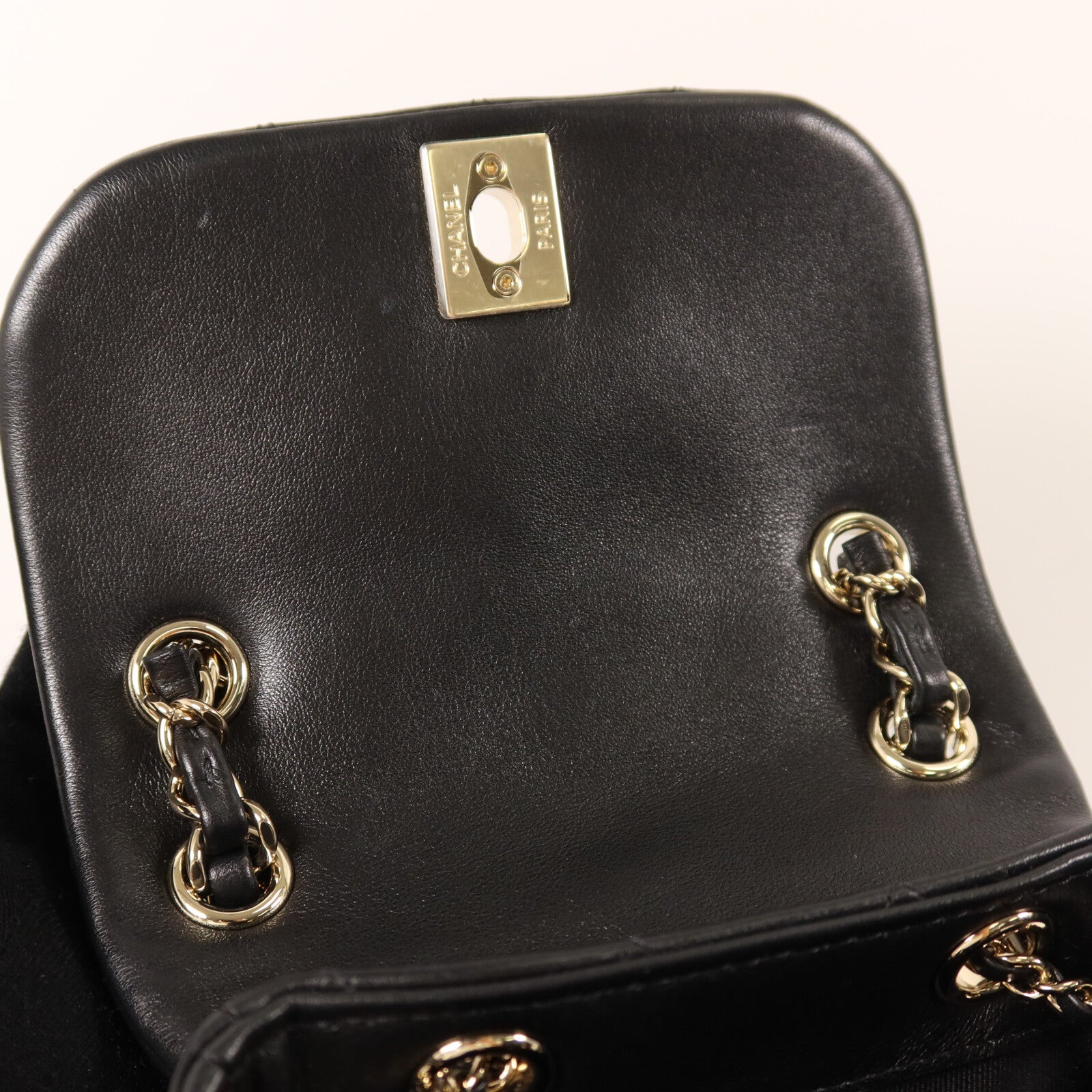 CHANEL 牛皮皮革Duma Backpack背包